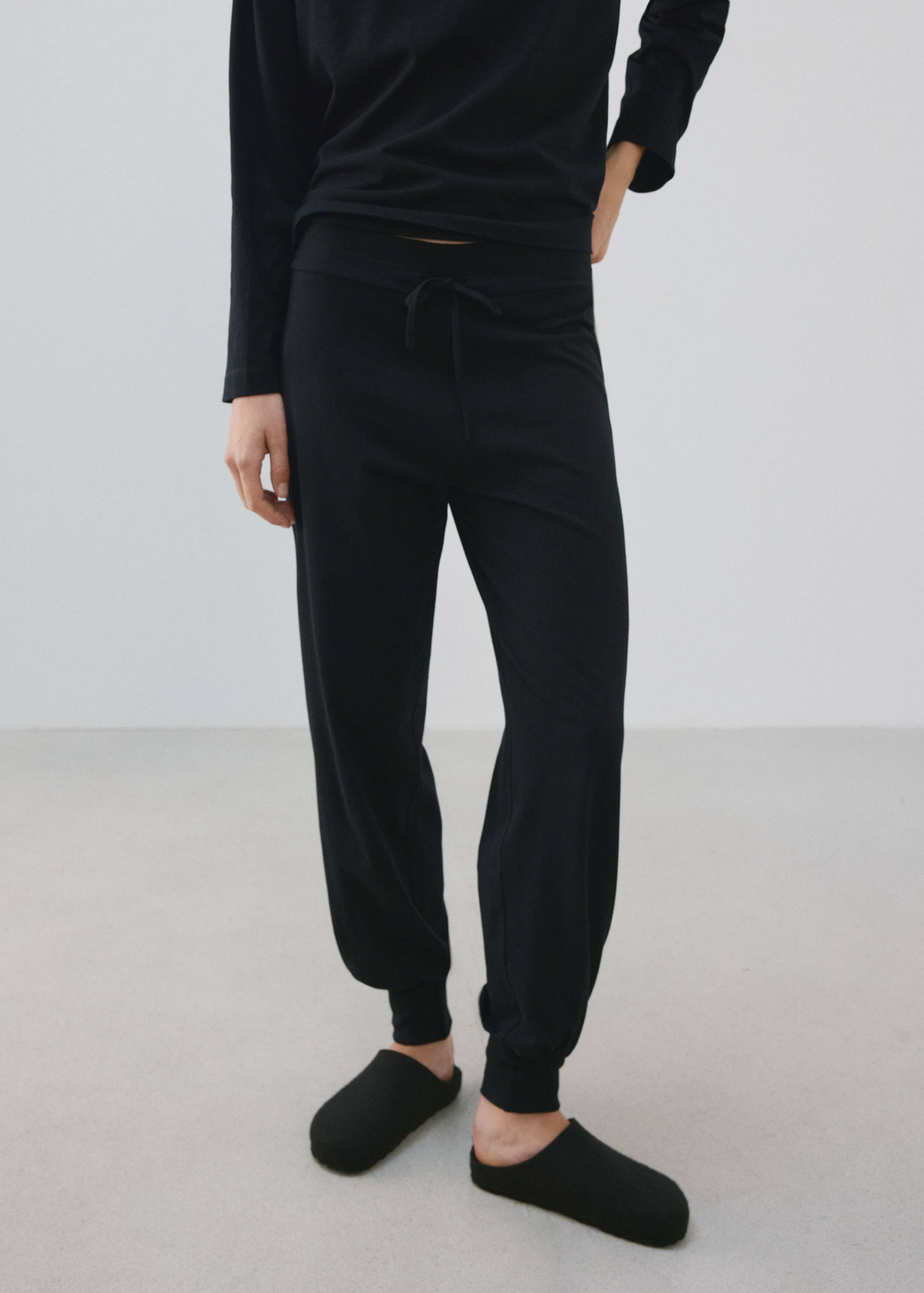 Pyjama deux pièces coton uni - Plan moyen