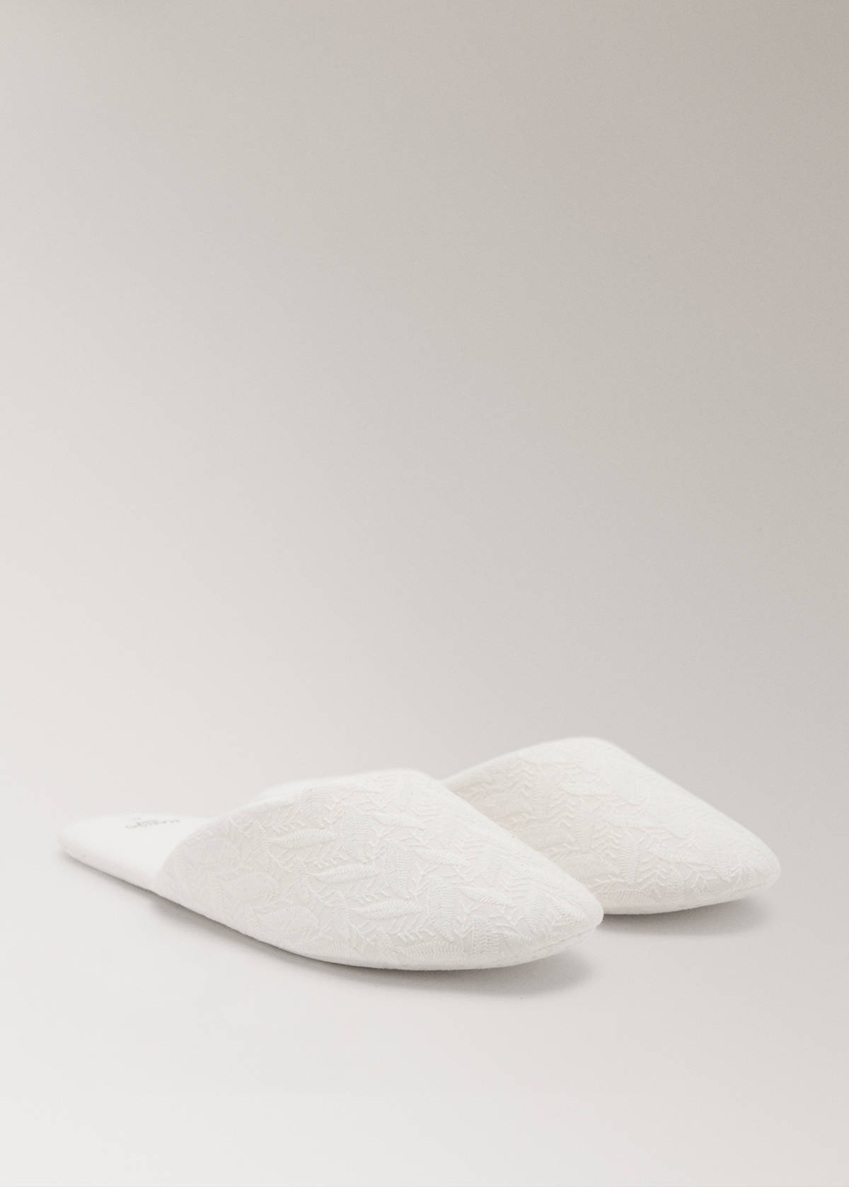Open house slippers — Ivory White