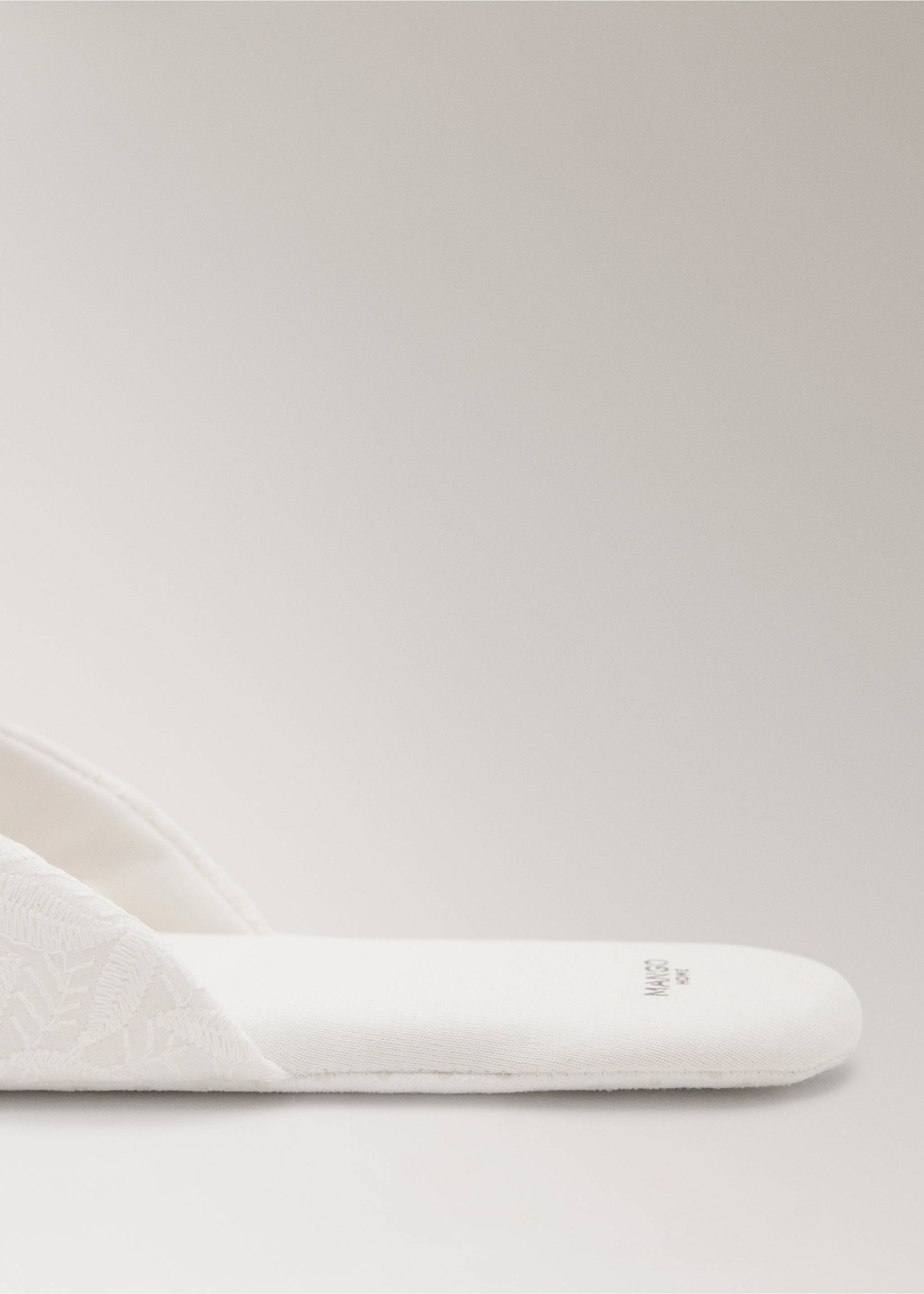 Zapatillas casa abiertas - Detalle del artículo 1, Blanco marfil. Ref: 37021440-00.
