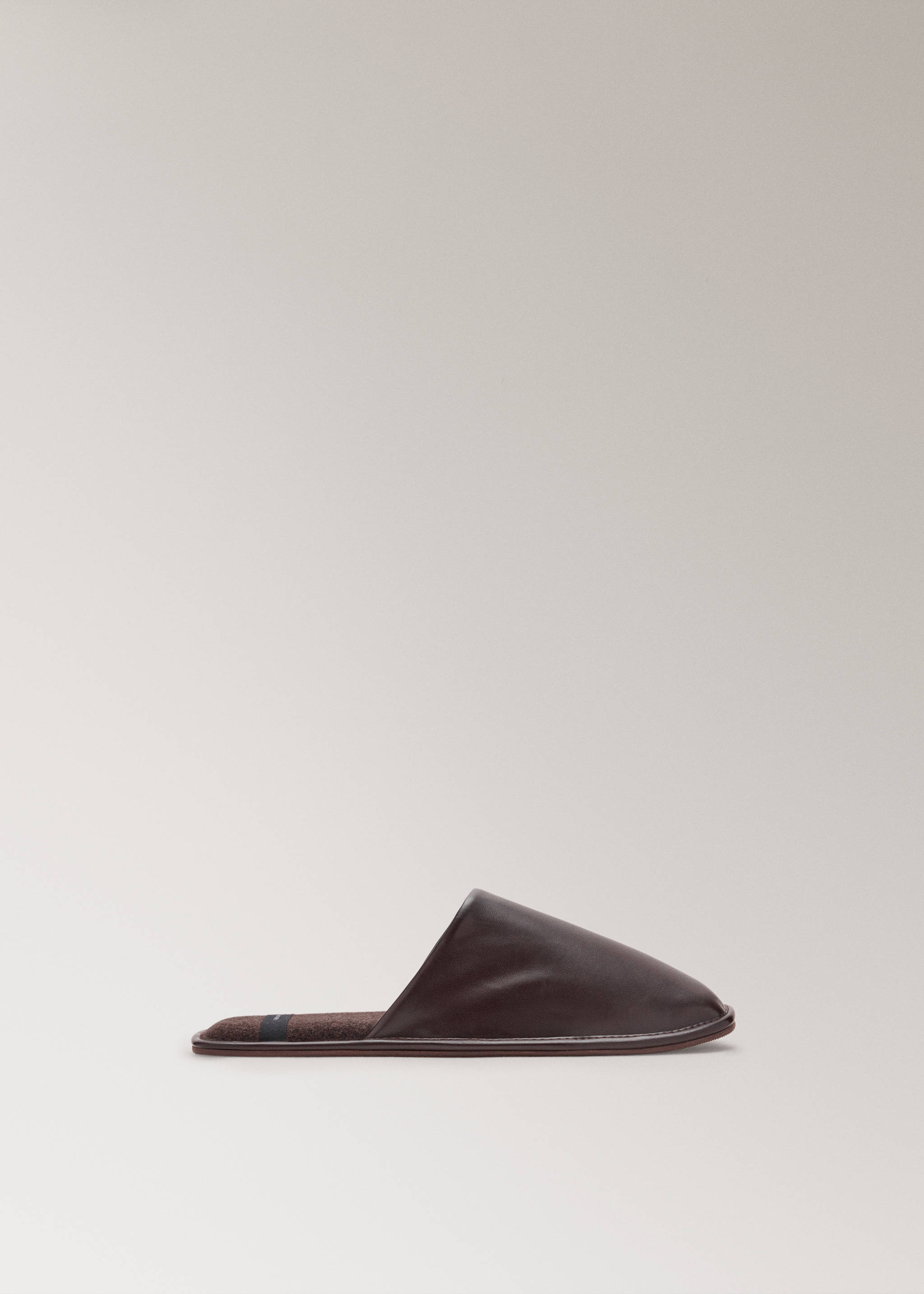 Chaussons ouverts à l’arrière effet cuir - Article sans modèle