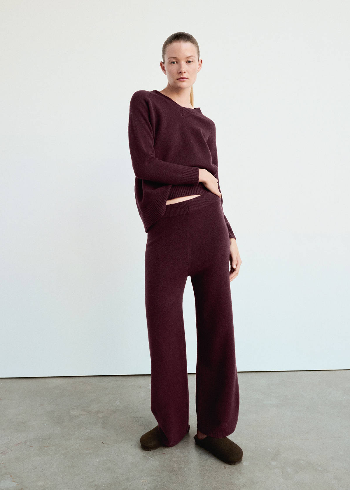 V-neck knit sweater — Burgundy