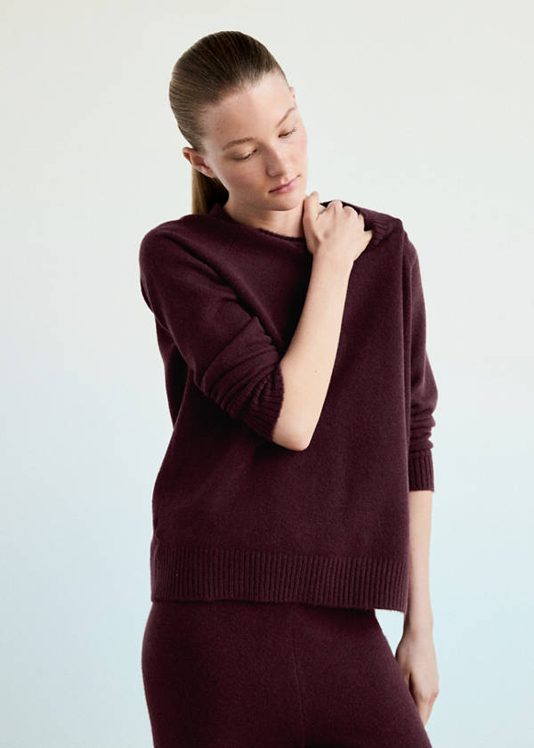 V-neck knit sweater — Burgundy
