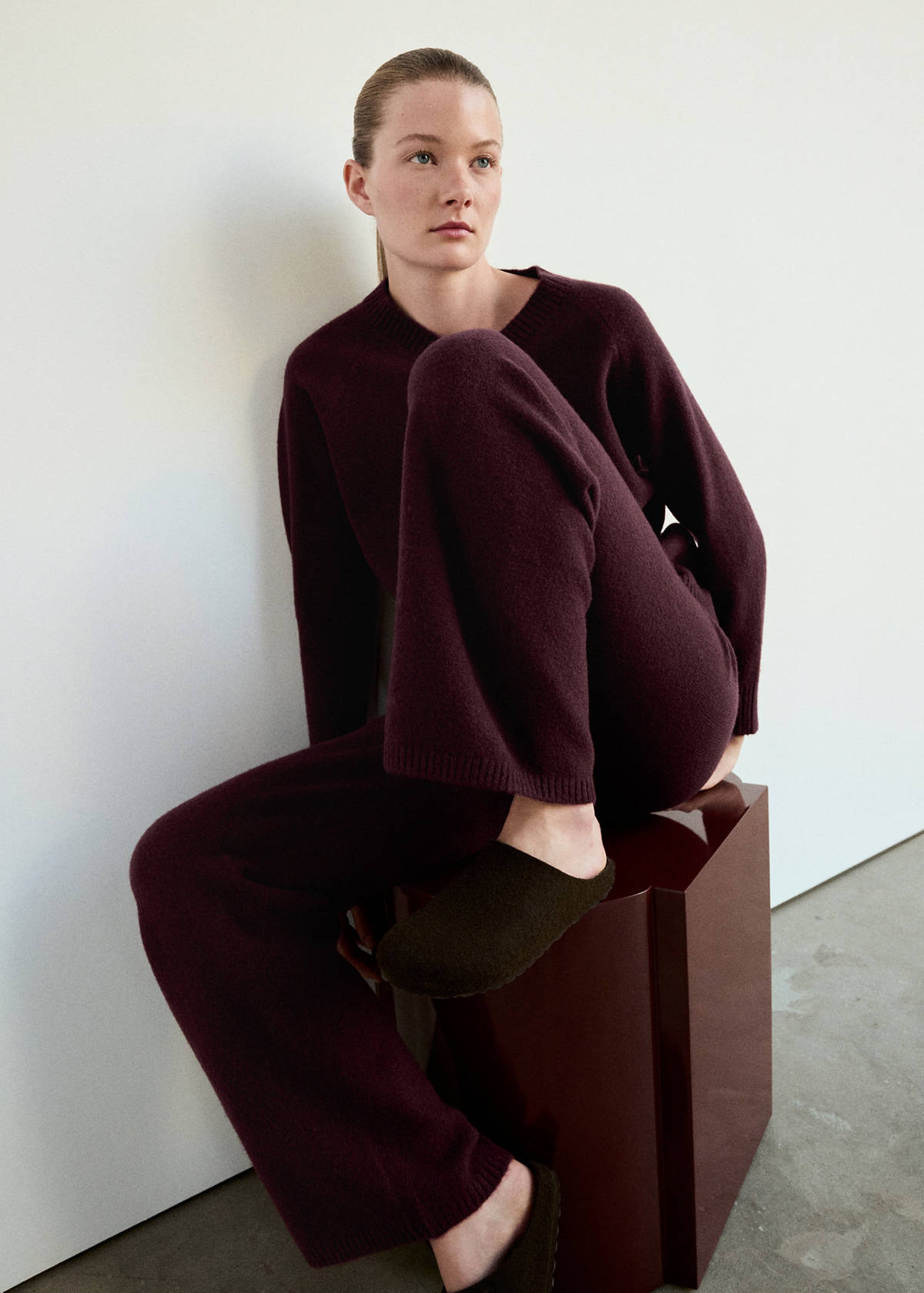 V-neck knit sweater — Burgundy