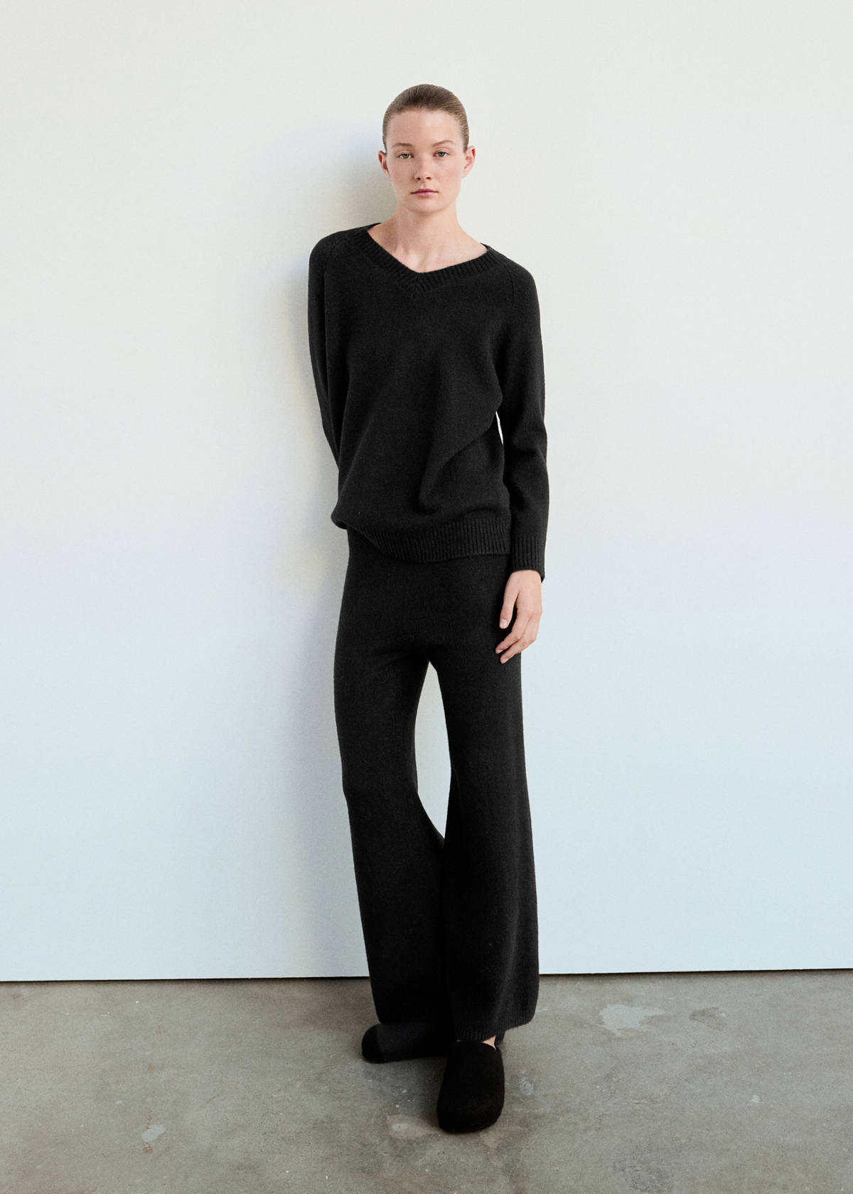 V-neck knit sweater — Black
