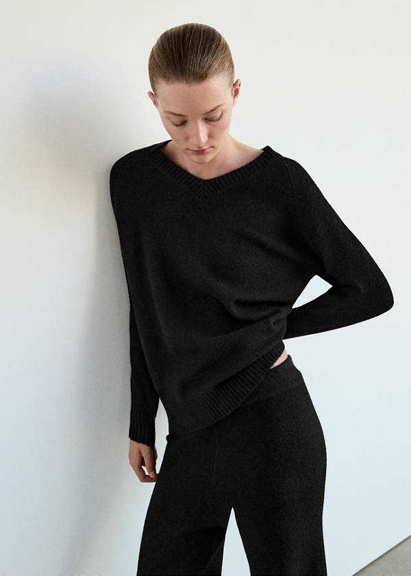 V-neck knit sweater — Black