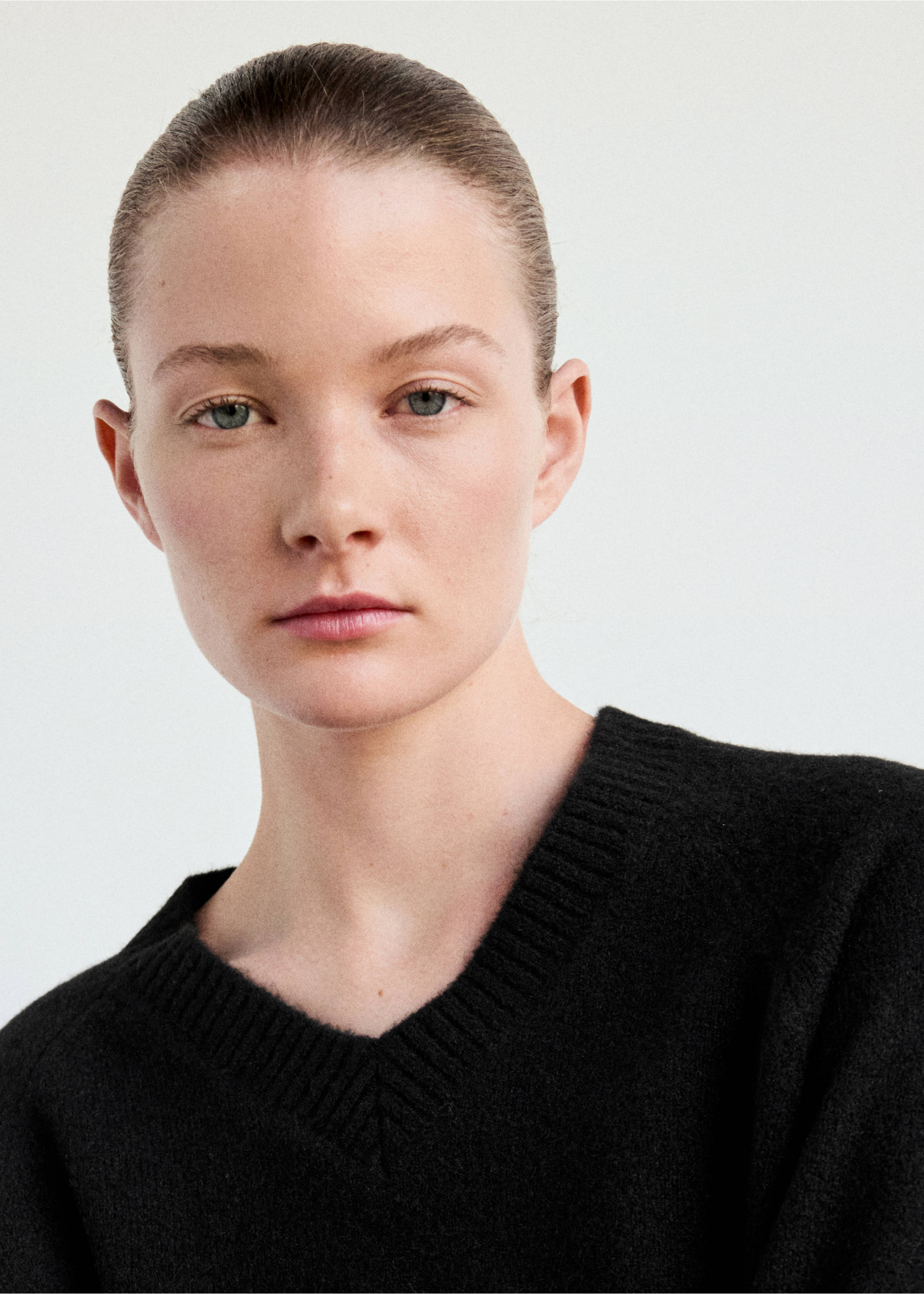 Jersey pyjama jumper with V-neck - Details of the article 1, Black. Ref: 37021442-00.