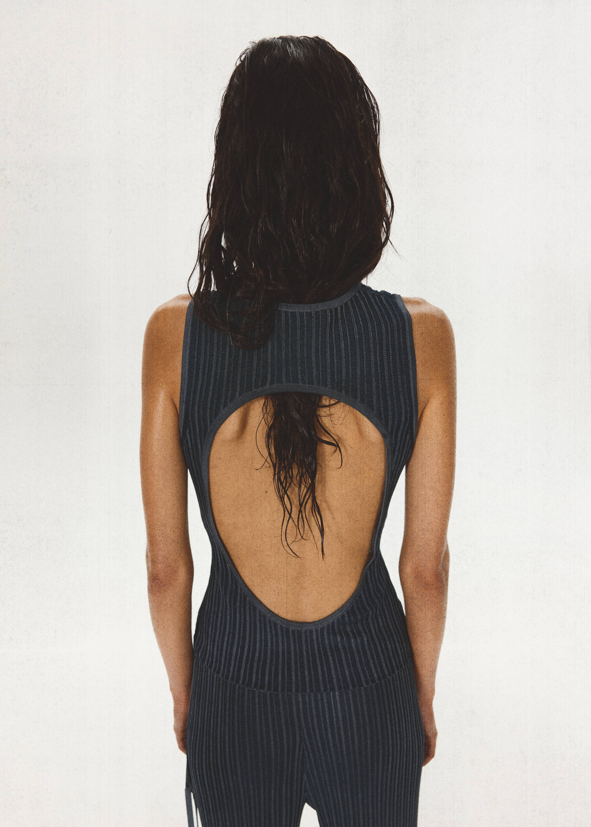 Open-back ribbed top - Reverse of the article