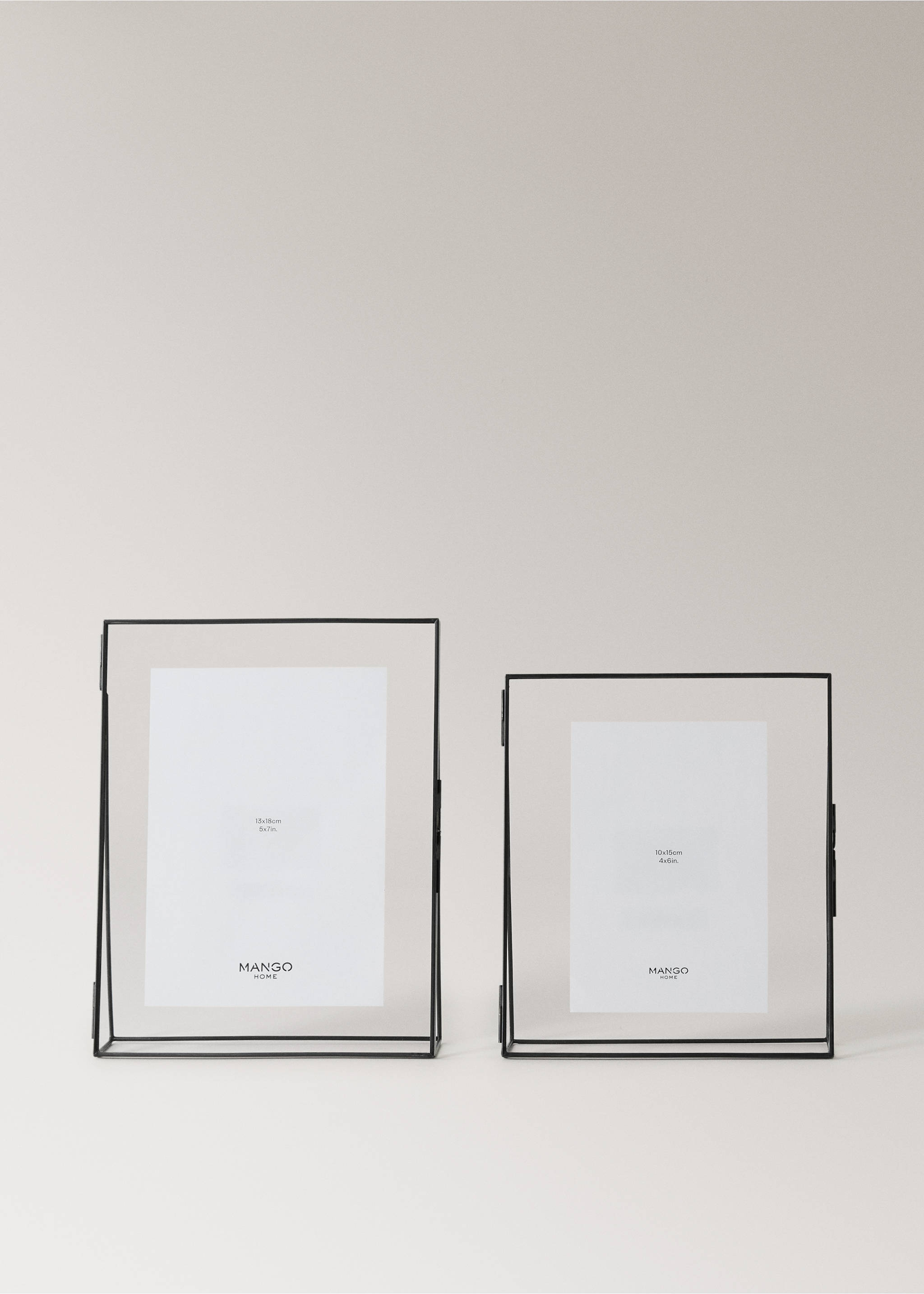 Large frame with metal edge and triangular base - Details of the article 4, Black. Ref: 37021448-00.