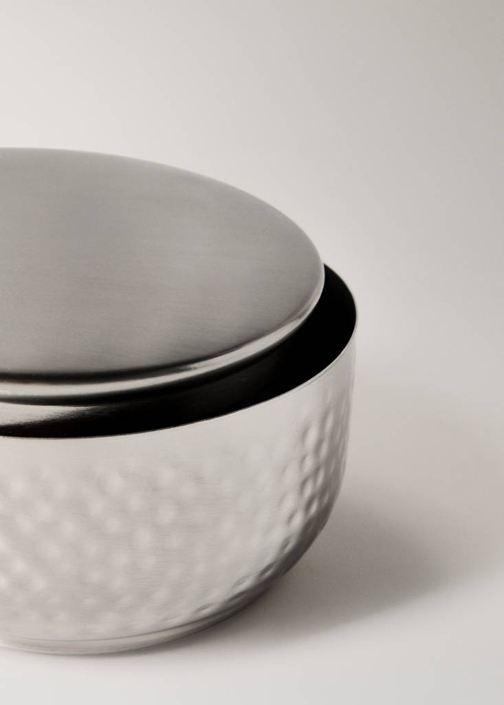 Wooden box with hammered metal effect — Silver