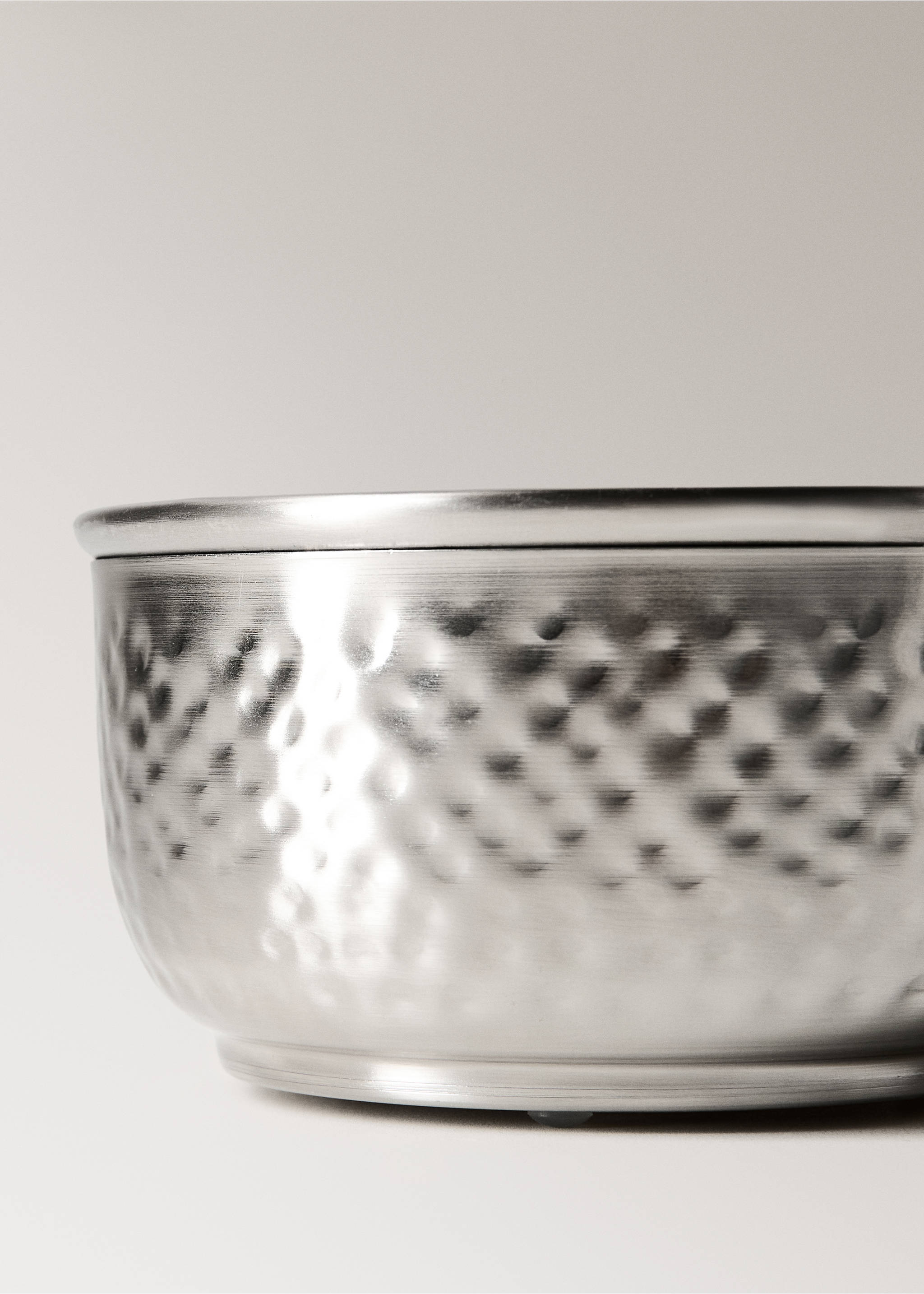 Large large hammered wooden box - Details of the article 2, Silver. Ref: 37021449-00.