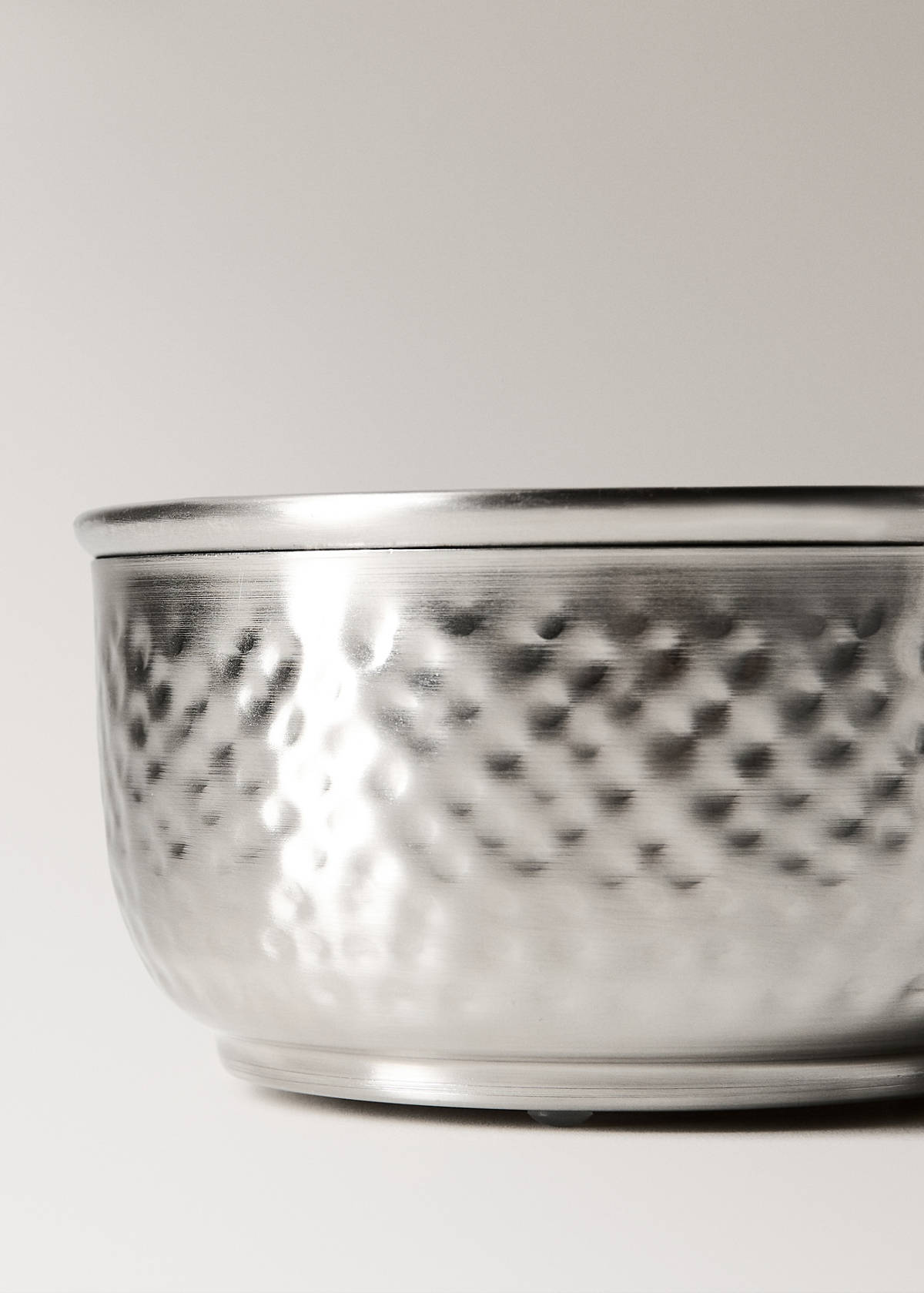 Wooden box with hammered metal effect — Silver