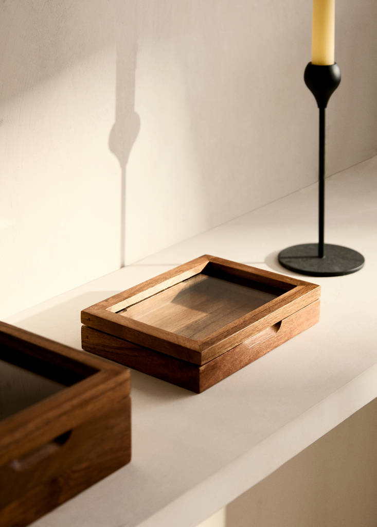 Small wooden jewelry box — Brown