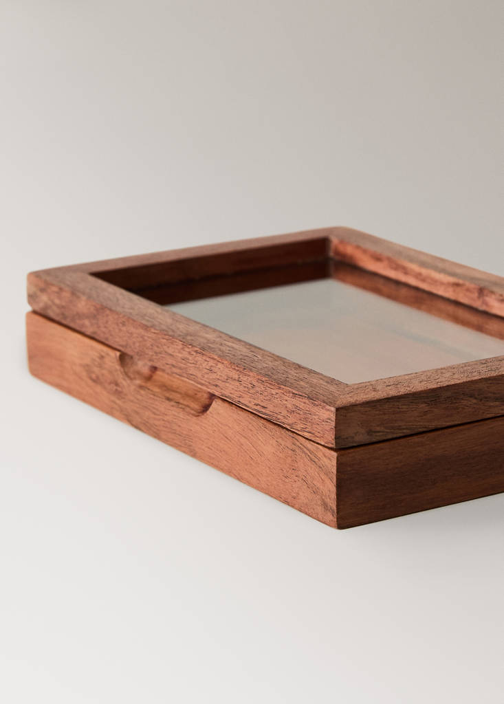 Small wooden jewelry box — Brown