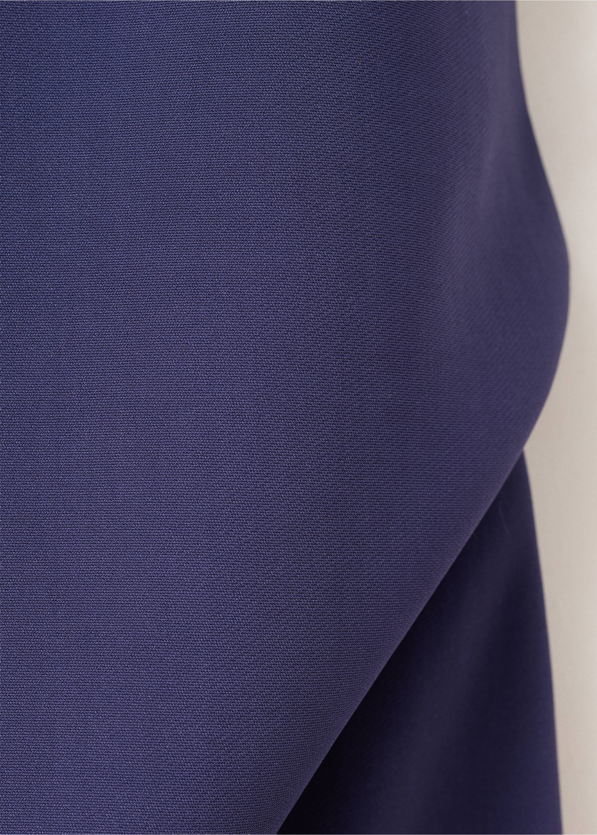 Robe avec dos ouvert et drapé - Détail de l'article 8, Bleu nuit. Ref: 37021453-00.