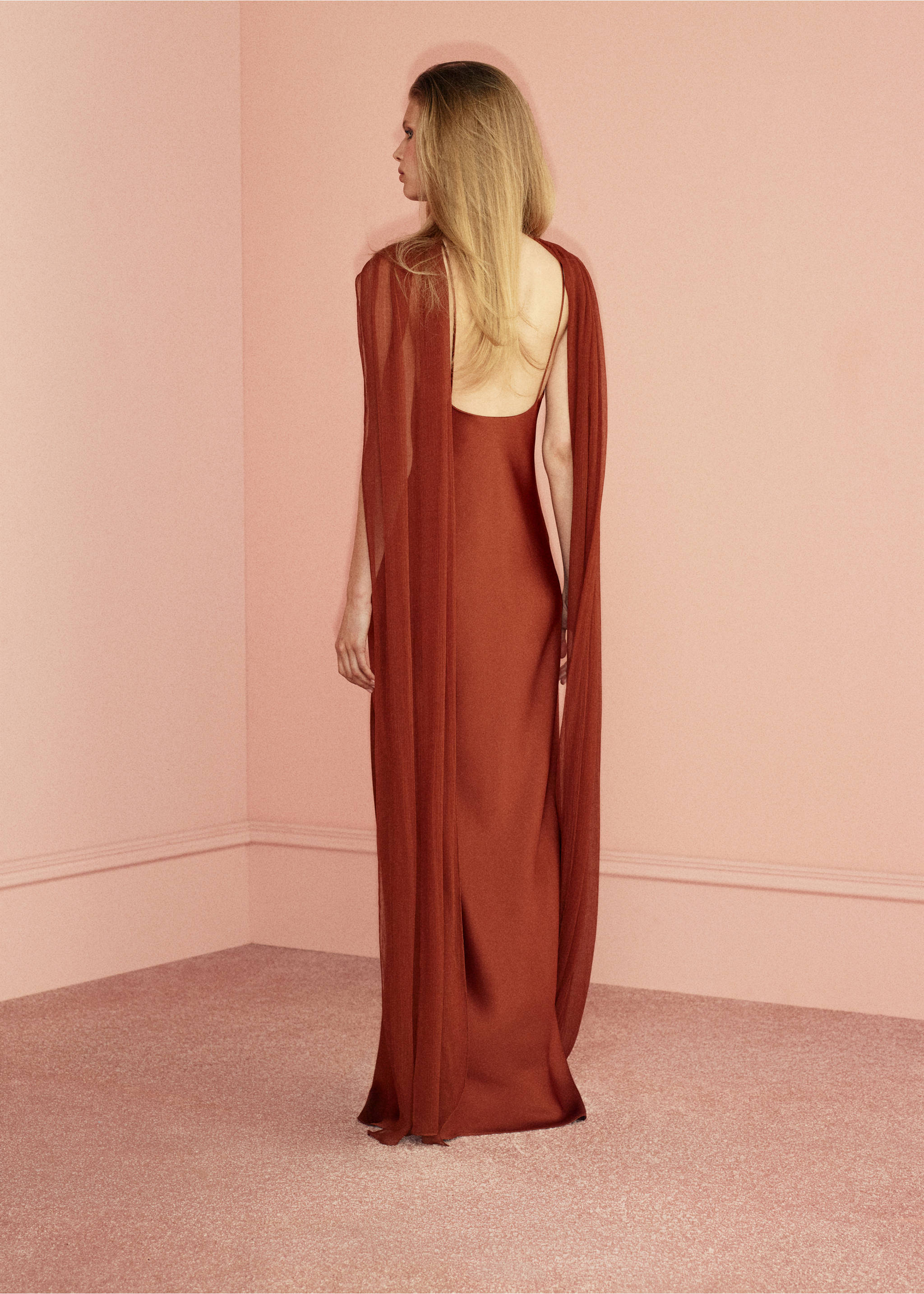 Атласное платье с американской проймой - Обратная сторона изделия, Коричневый. Ref: 37021454-00.