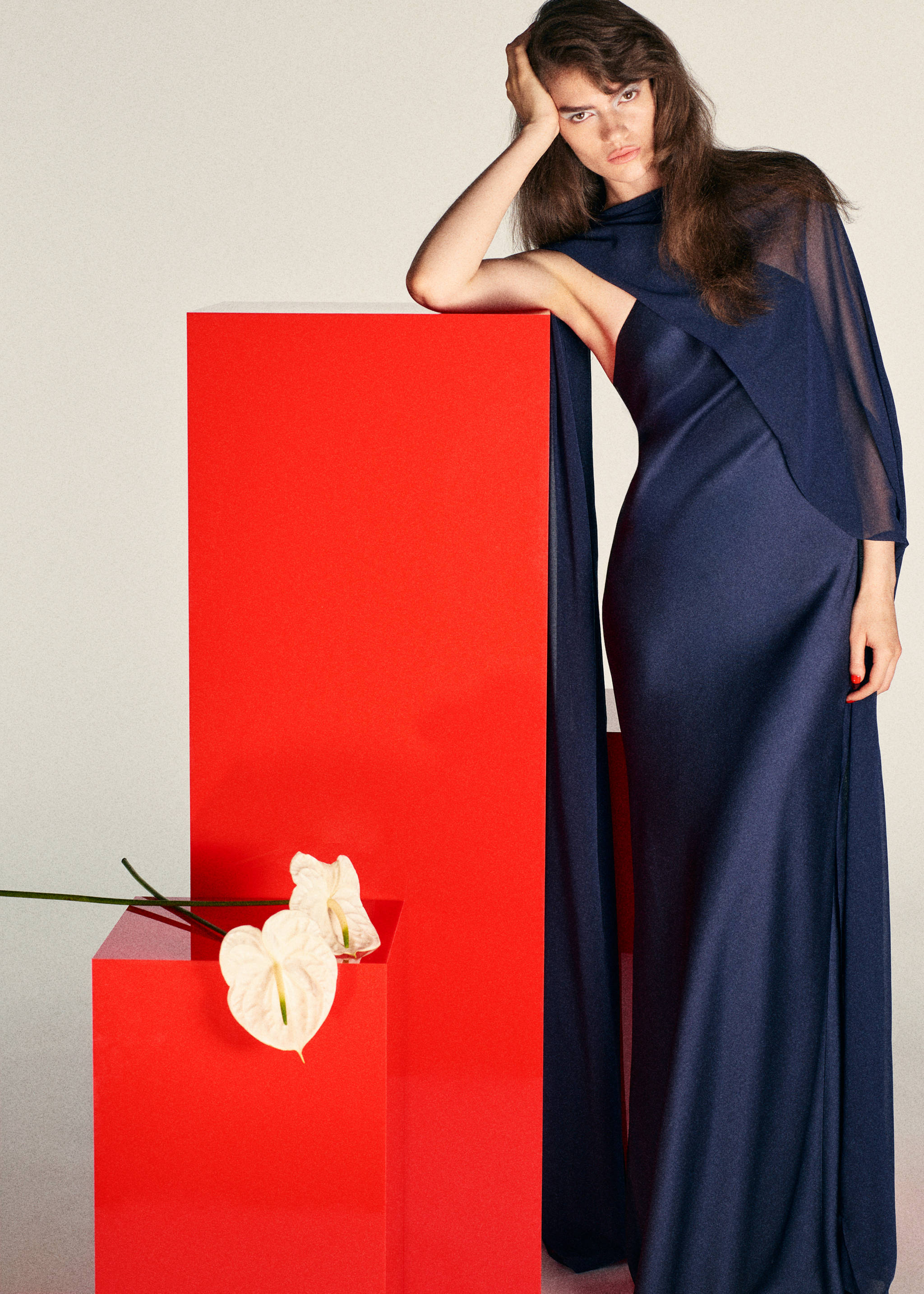 Satin halter neck dress - General plane