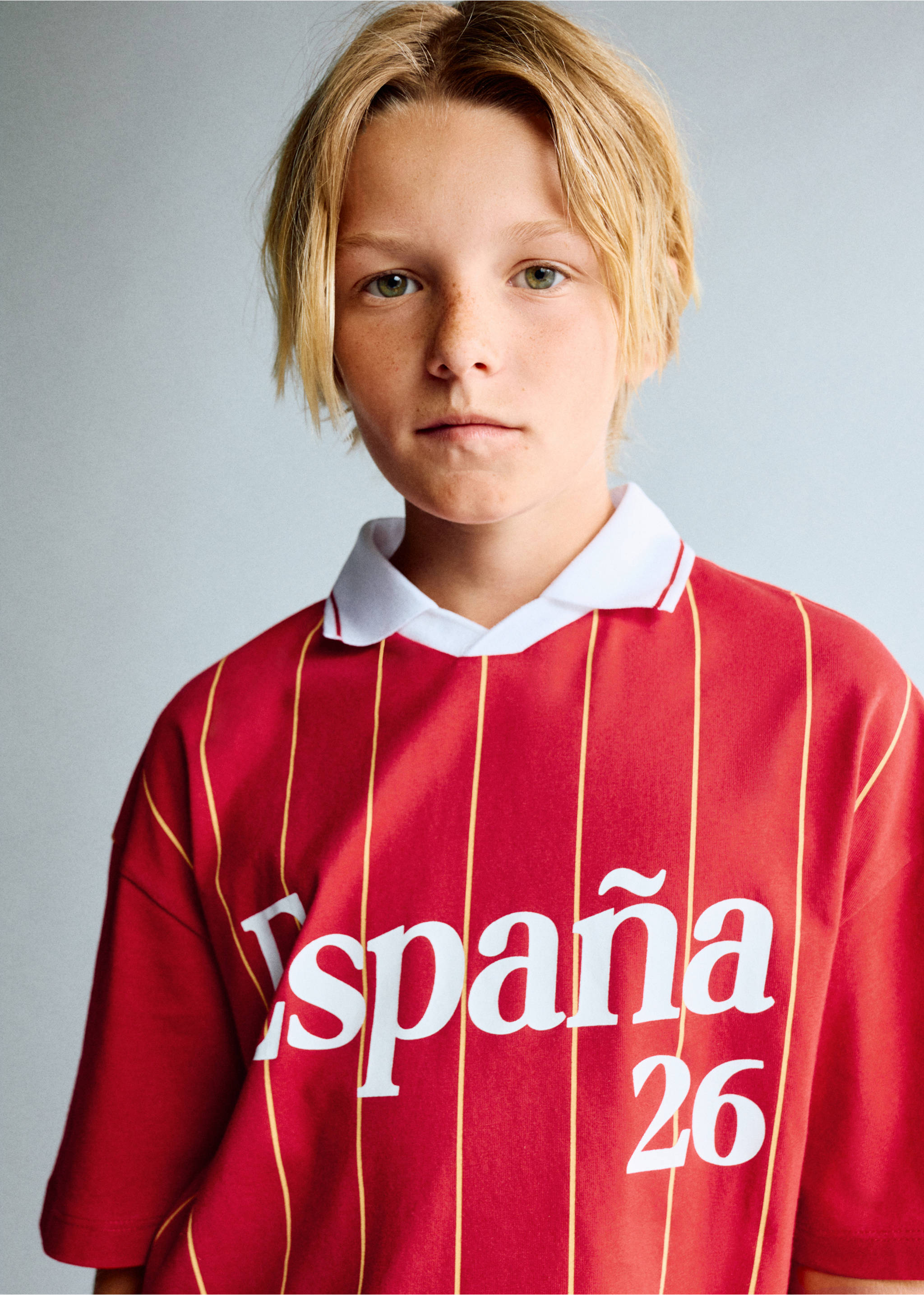 Spain Football Shirt - Details of the article 1, Red. Ref: 37021457-00.