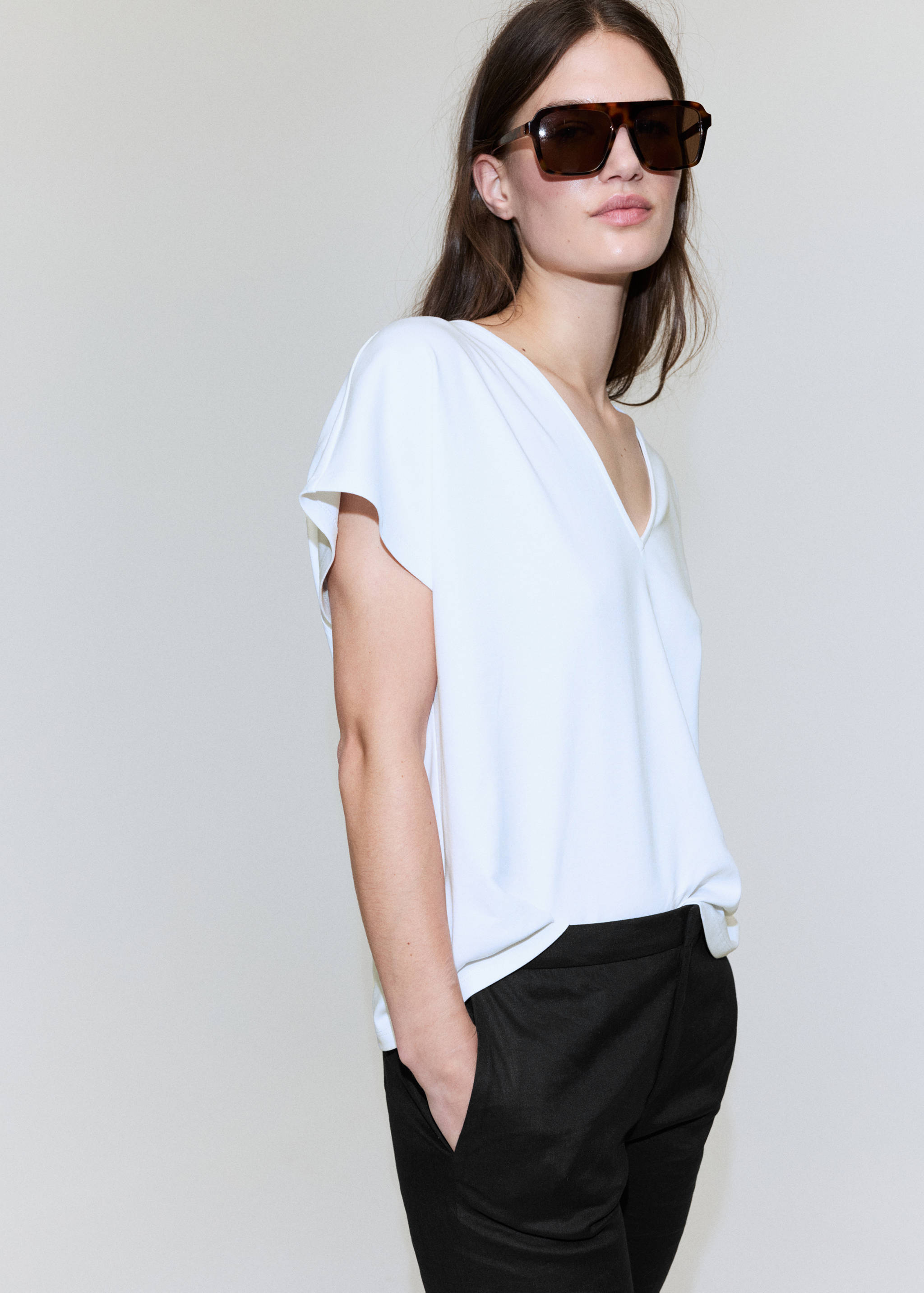 V-neck cotton T-shirt - Medium plane