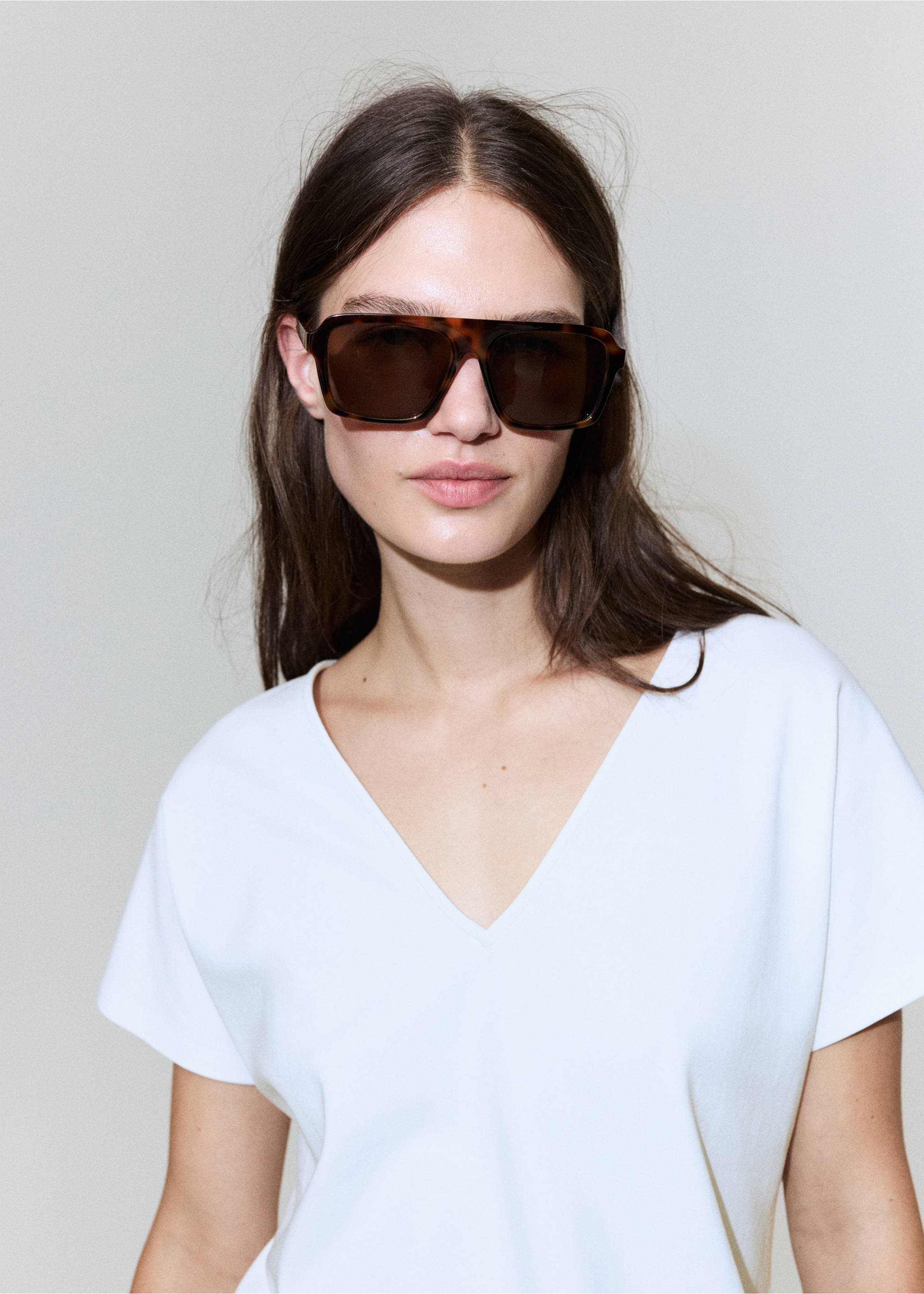 V-neck cotton T-shirt - Details of the article 1, White. Ref: 37021472-00.
