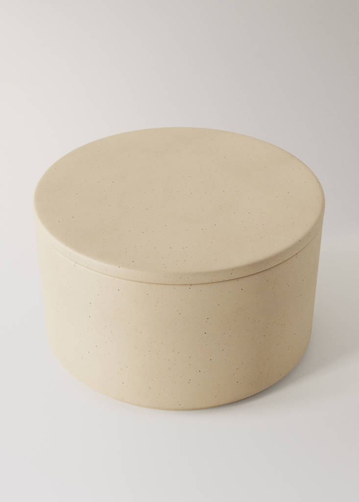 FLEUR ceramic scented candle 1550 g — Brown