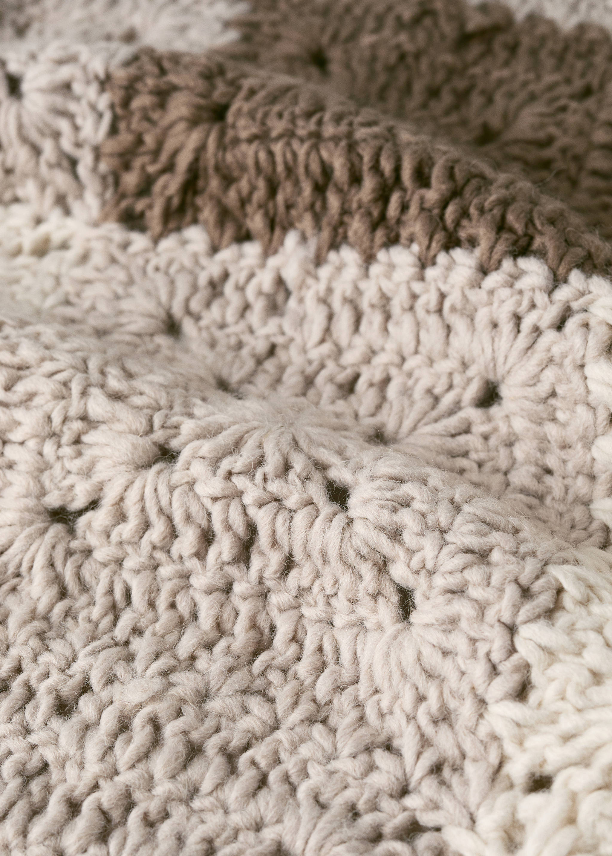 Children's multi-coloured crochet blanket - Details of the article 1