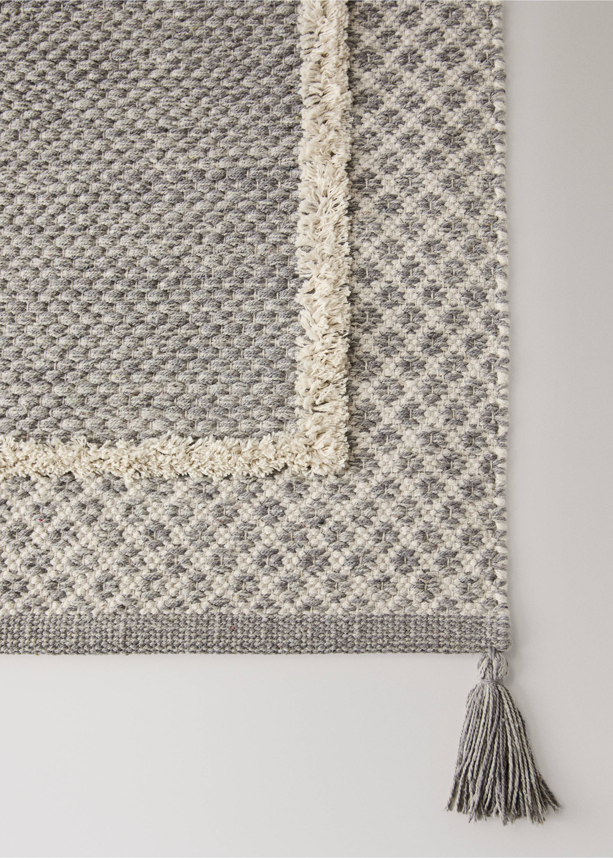 Jacquard cotton rug with fringed border - Details of the article 2, Grey. Ref: 37021489-00.