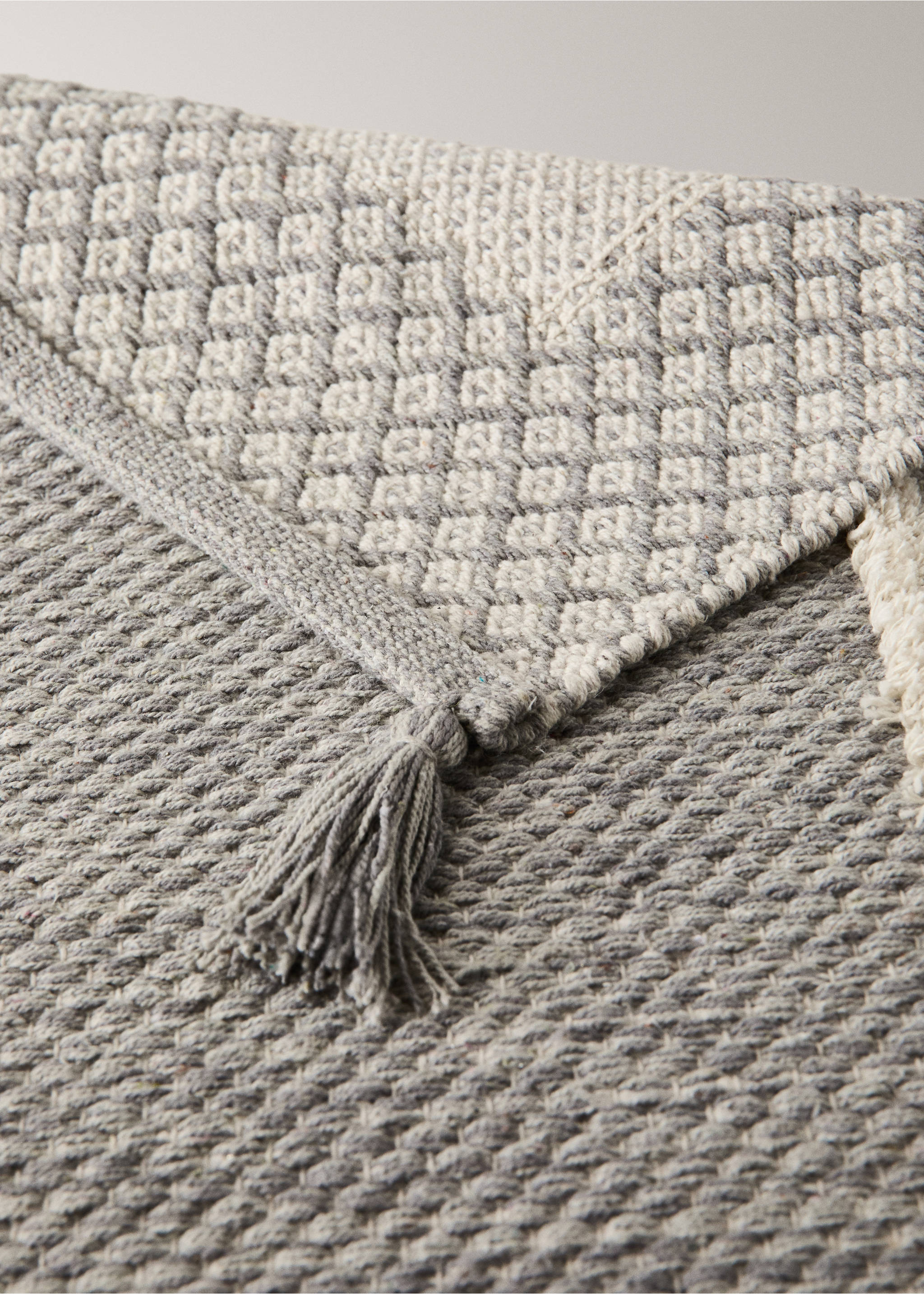 Jacquard cotton rug with fringed border - Details of the article 3, Grey. Ref: 37021489-00.