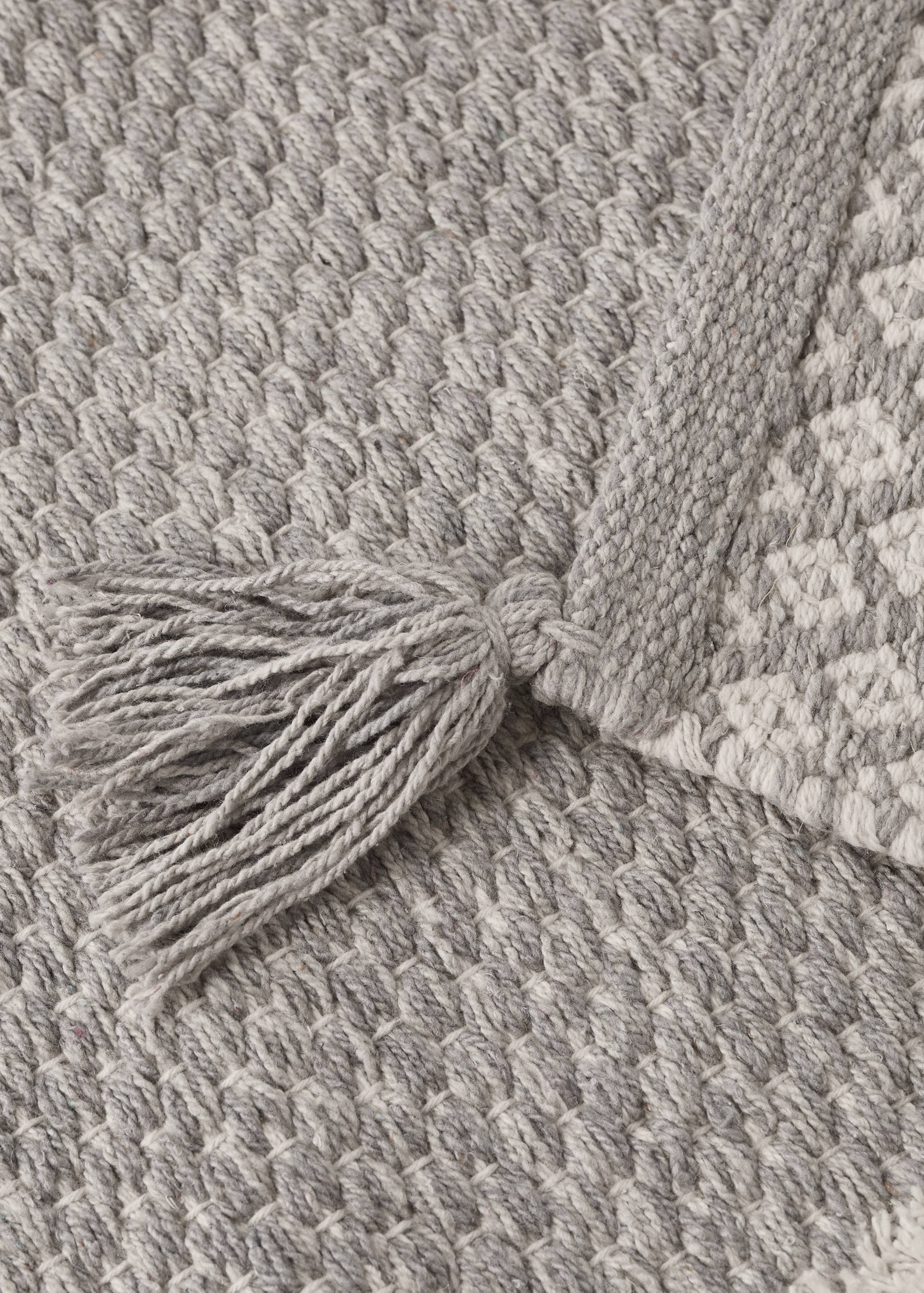 Jacquard yarn rug with fringed edges - Details of the article 2