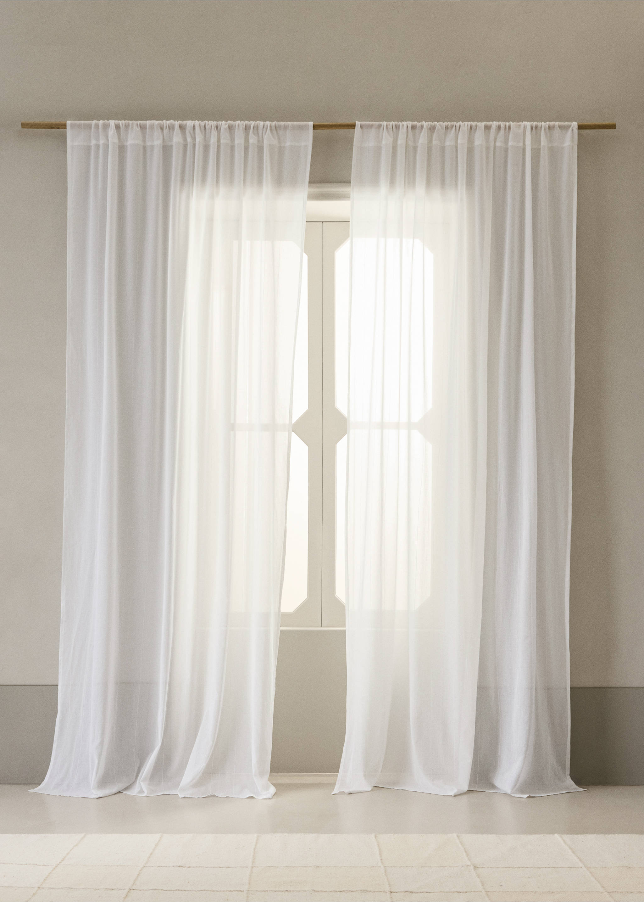 Cotton voile curtain with striped texture and low transparency - General plane, Off White. Ref: 37021517-00.