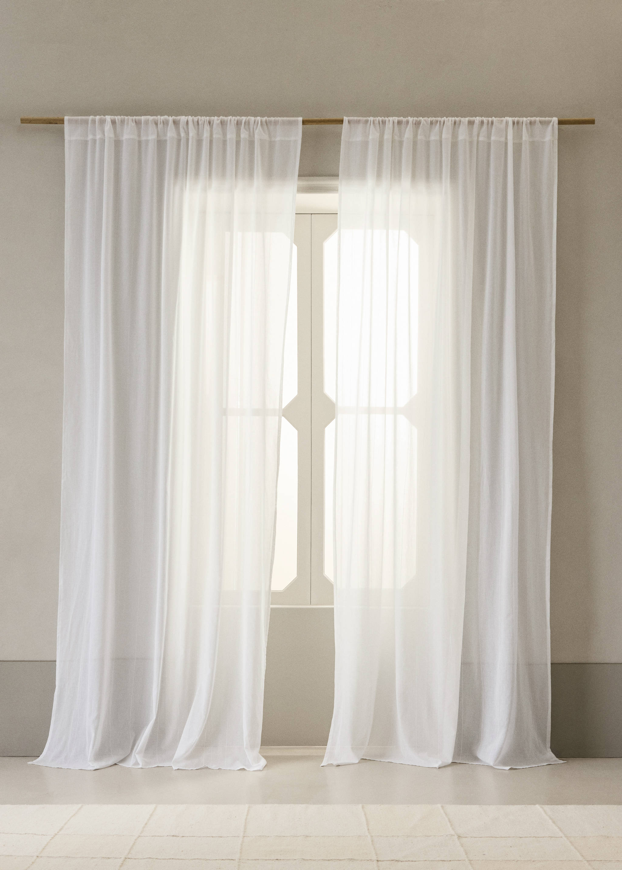 Cotton voile curtain with striped texture and low transparency - General plane