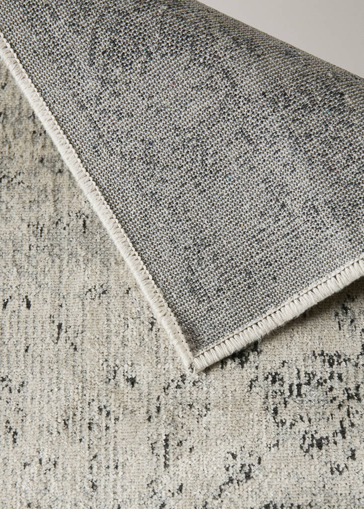 Small aged-effect rug — Grey