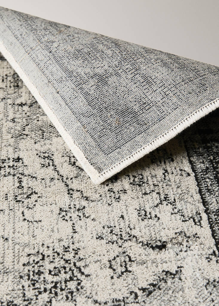 Large aged-effect rug — Grey