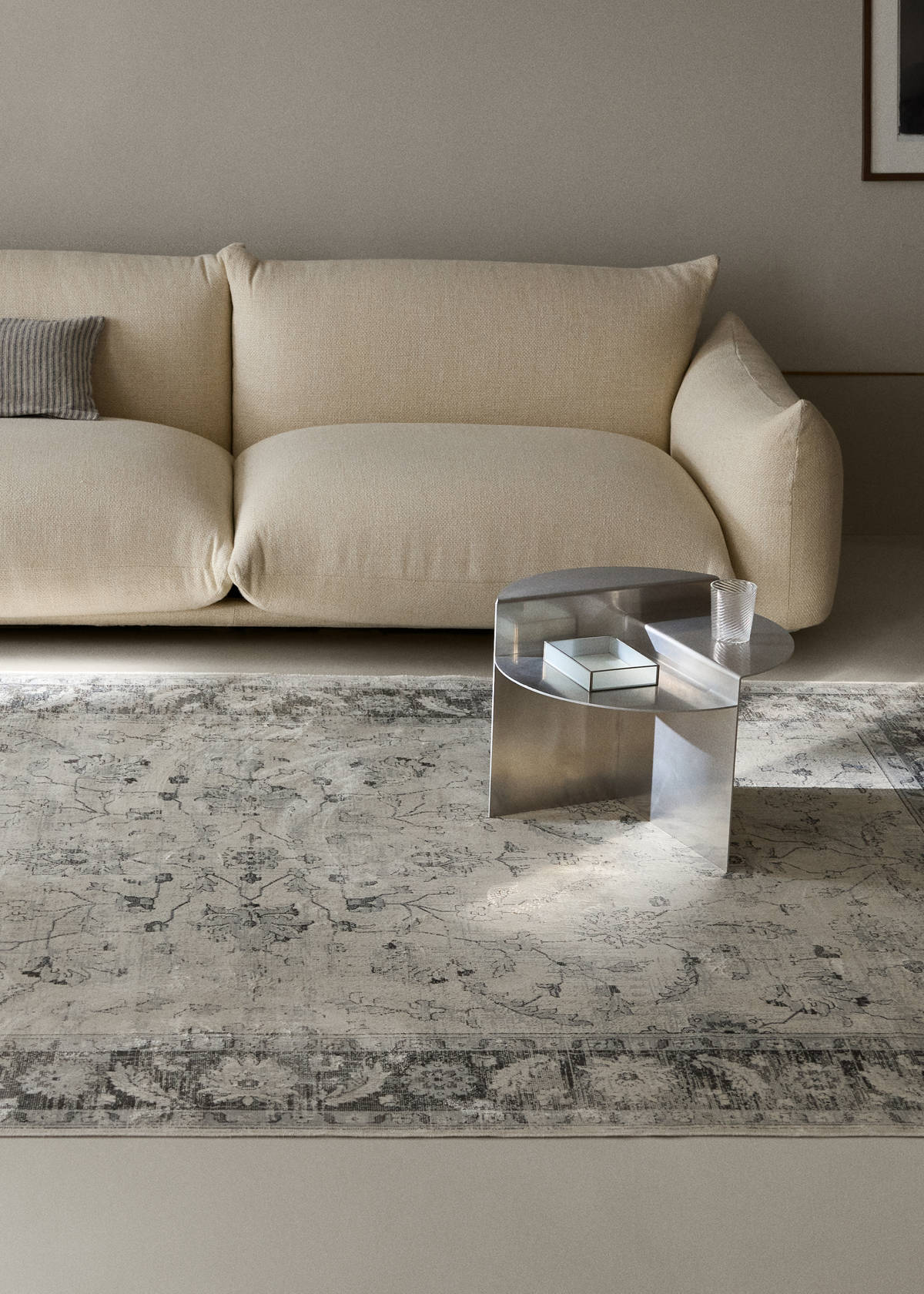 Extra-large distressed-effect rug — Grey