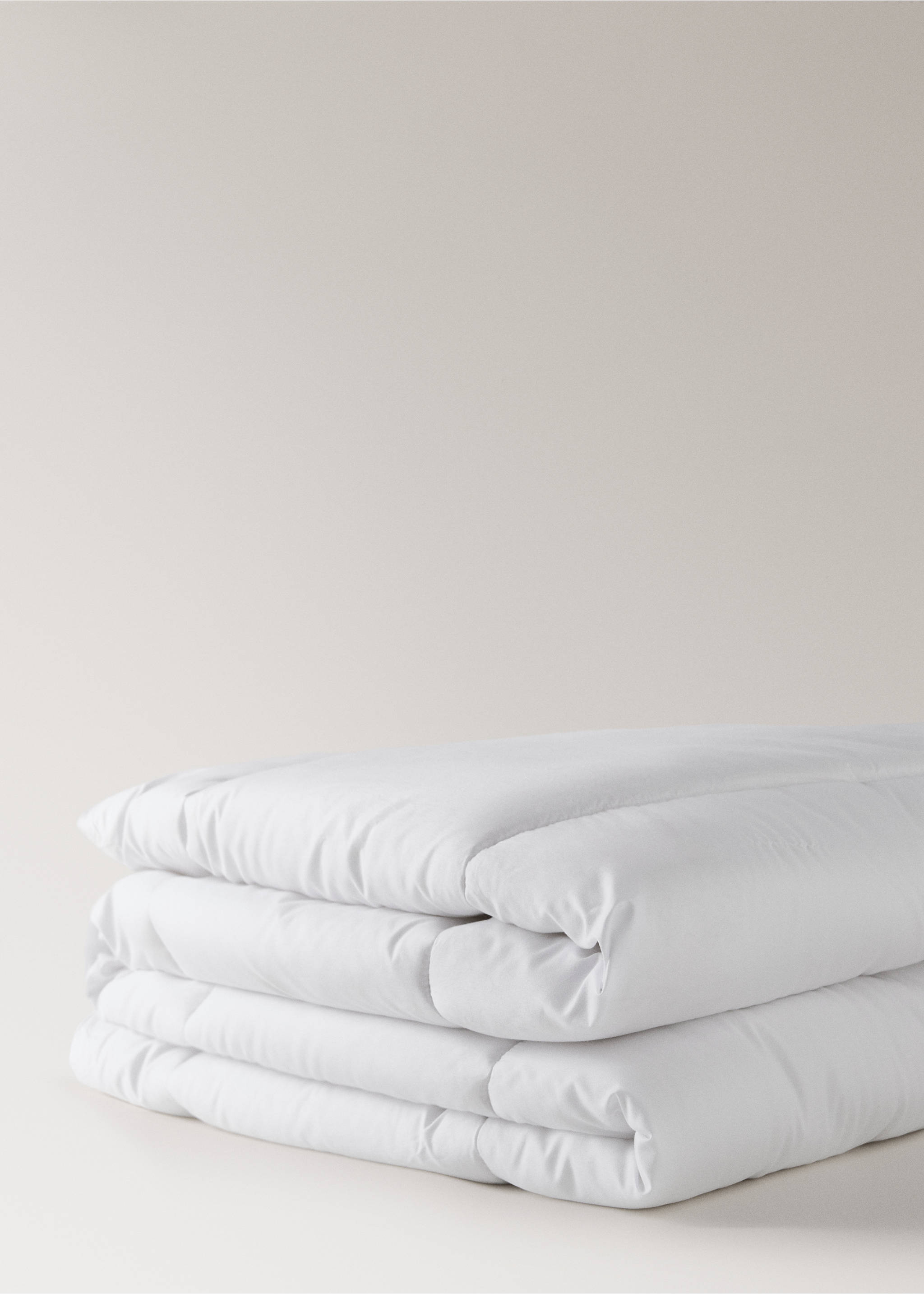 350gr/m2 microfibre duvet filling for 150/160 cm bed - Details of the article 1, White. Ref: 37021537-00.
