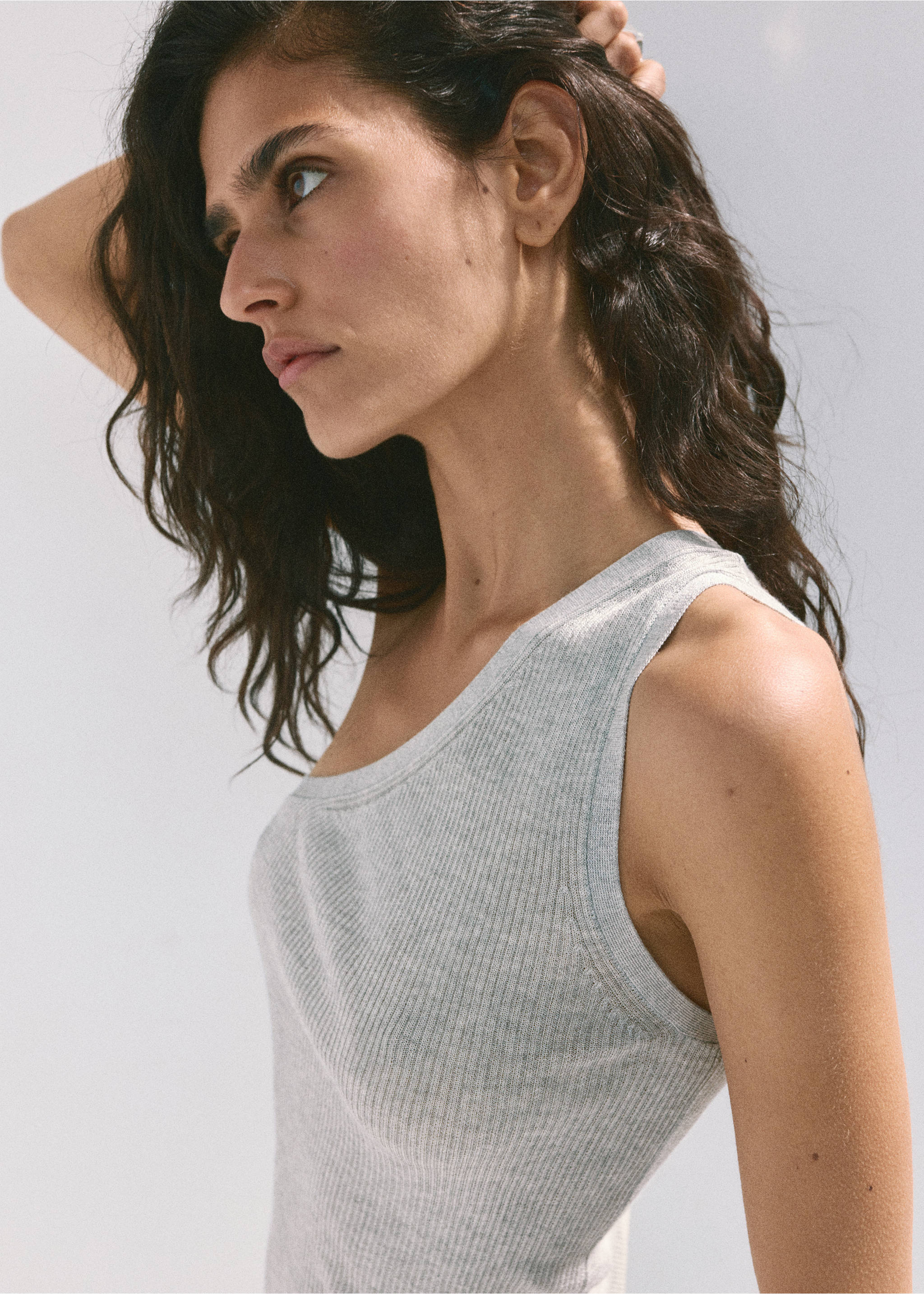 Asymmetrical ribbed top - Details of the article 1, Light Heather Grey. Ref: 37022530-00.