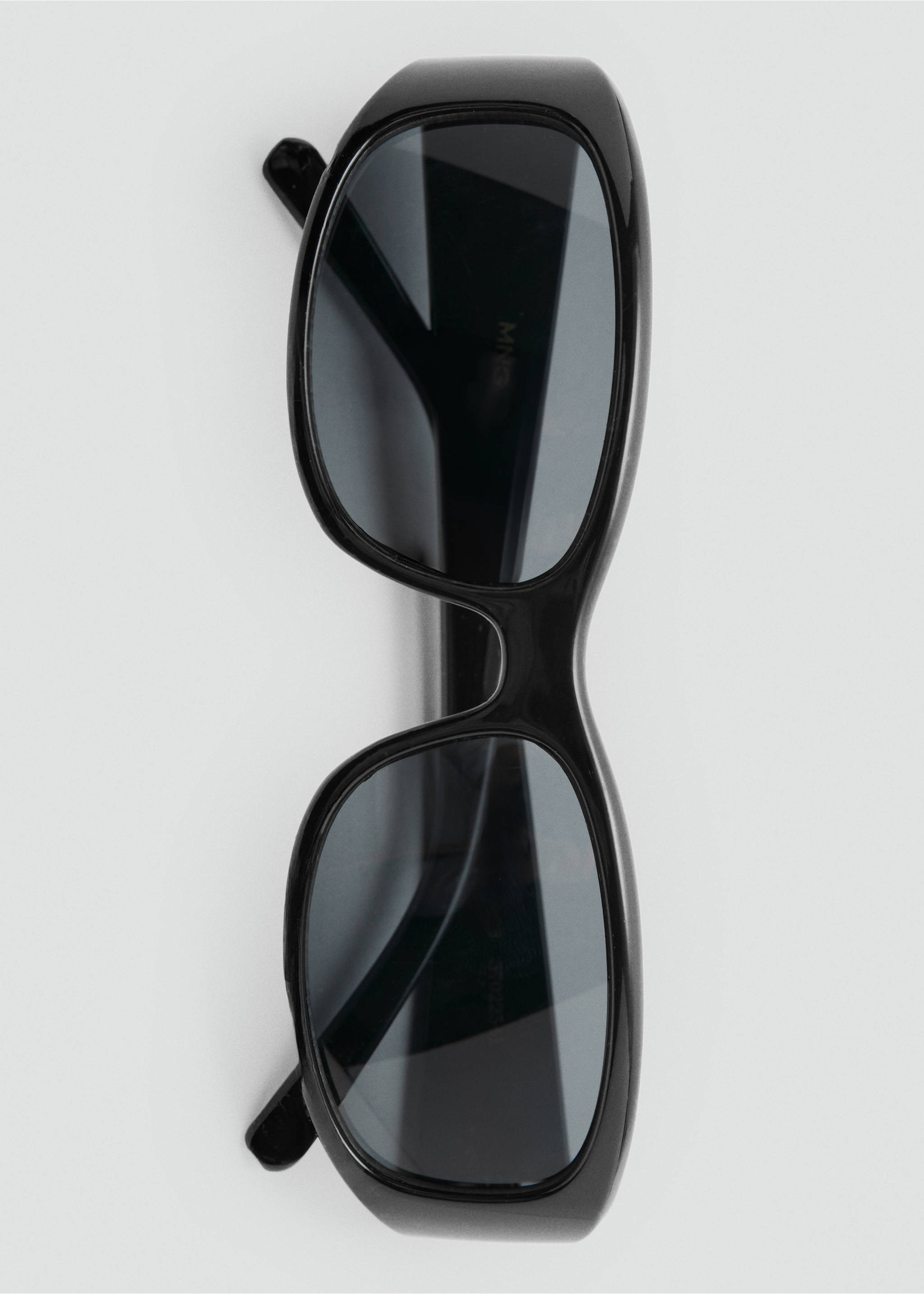 Lunettes de soleil monture plastique - Détail de l'article 2, Noir. Ref: 37022541-00.