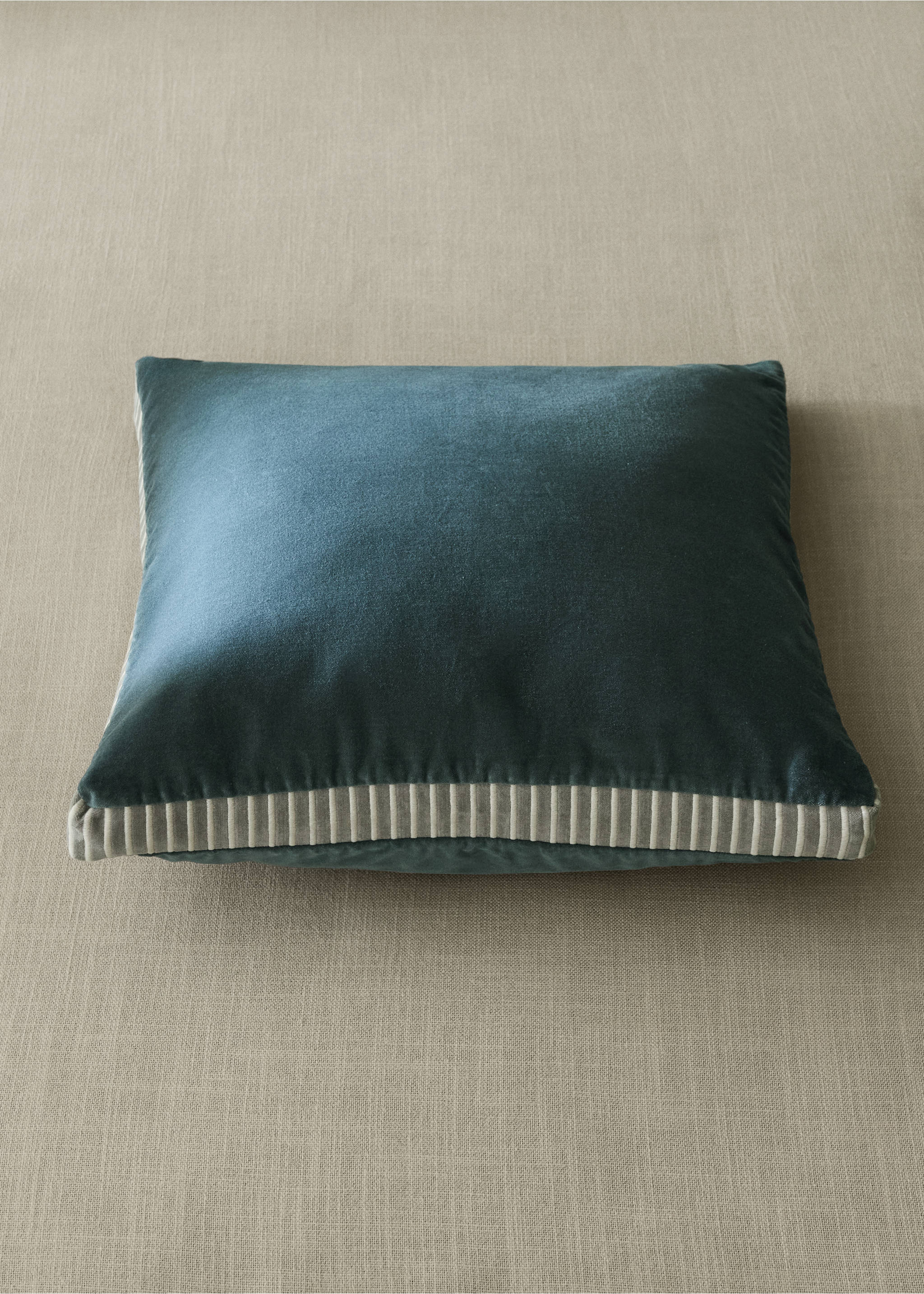 100% cotton velvet cushion cover 45x45 cm - General plane, Petrol Blue. Ref: 37022548-00.