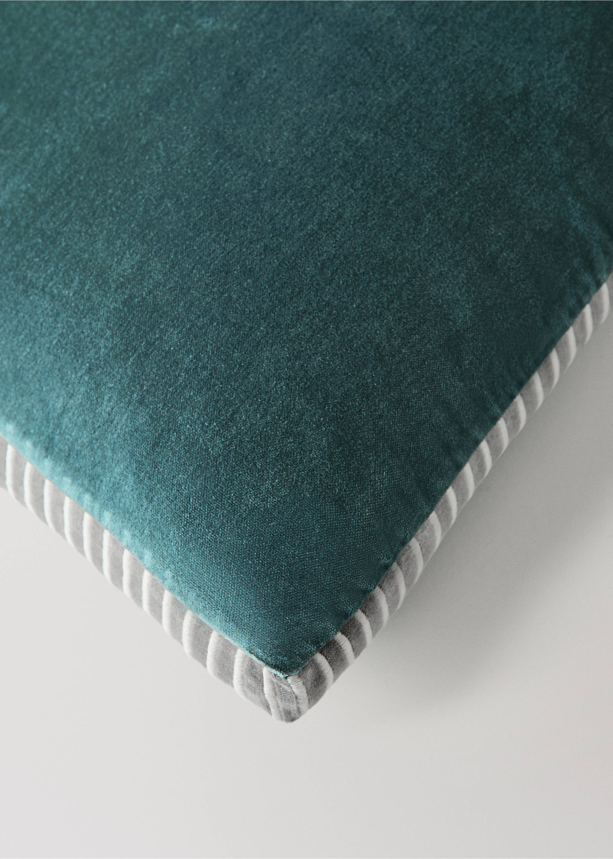100% cotton velvet cushion cover 45x45 cm - Details of the article 1, Petrol Blue. Ref: 37022548-00.