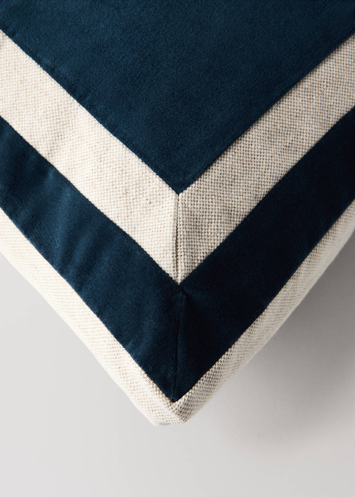 Velvet cushion cover with linen detail 40 x 60 cm — Blue