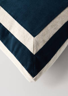 Velvet cushion cover with linen detail 40 x 60 cm — Blue 2
