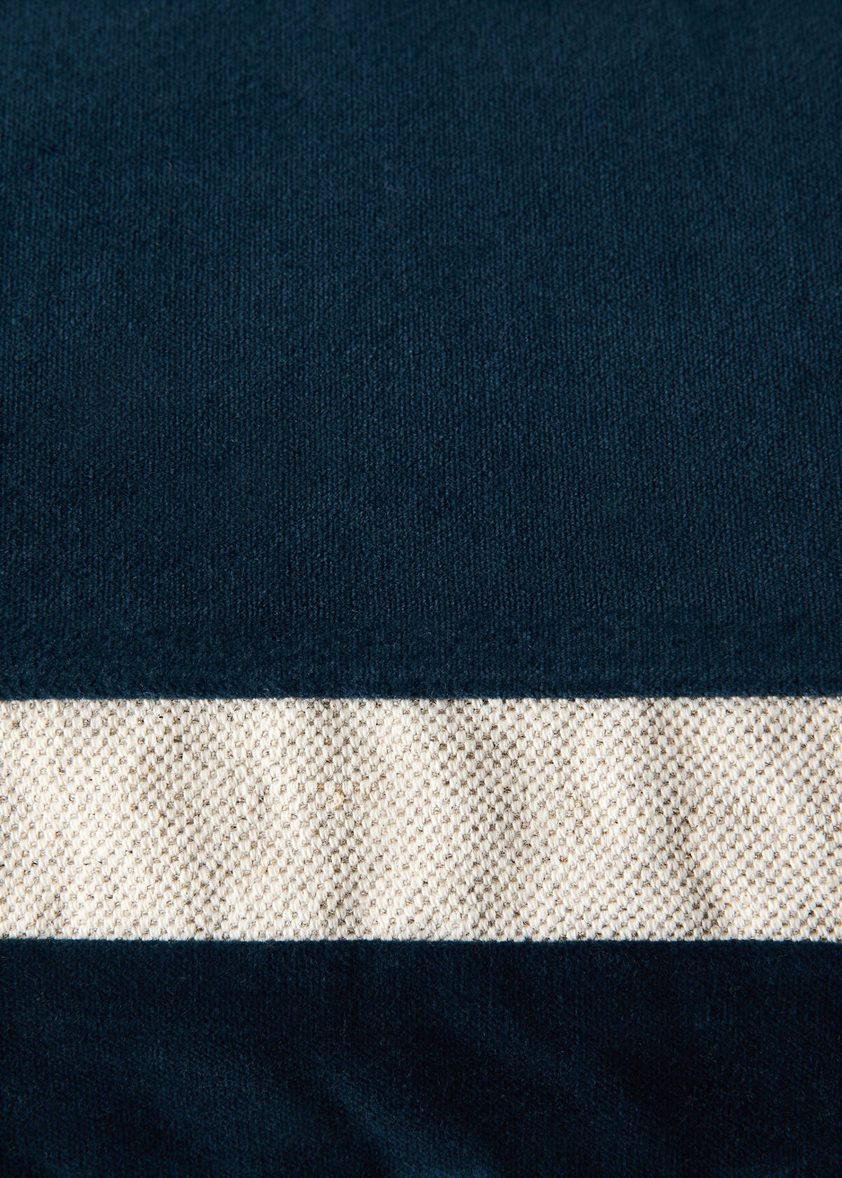 Velvet cushion cover with linen detail 40 x 60 cm — Blue