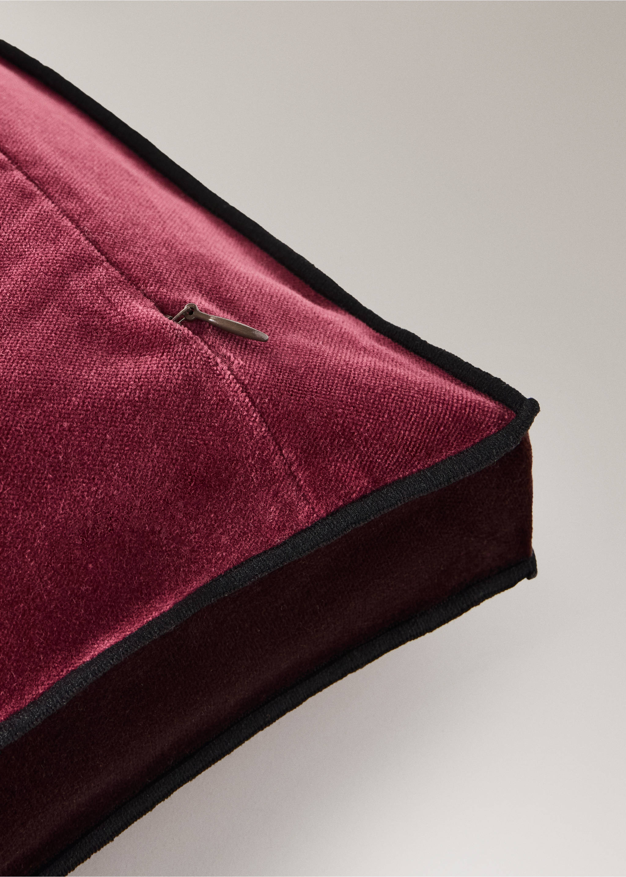 Cushion cover 100% cotton velvet 40x60 cm - Details of the article 2, Dark Red. Ref: 37022551-00.