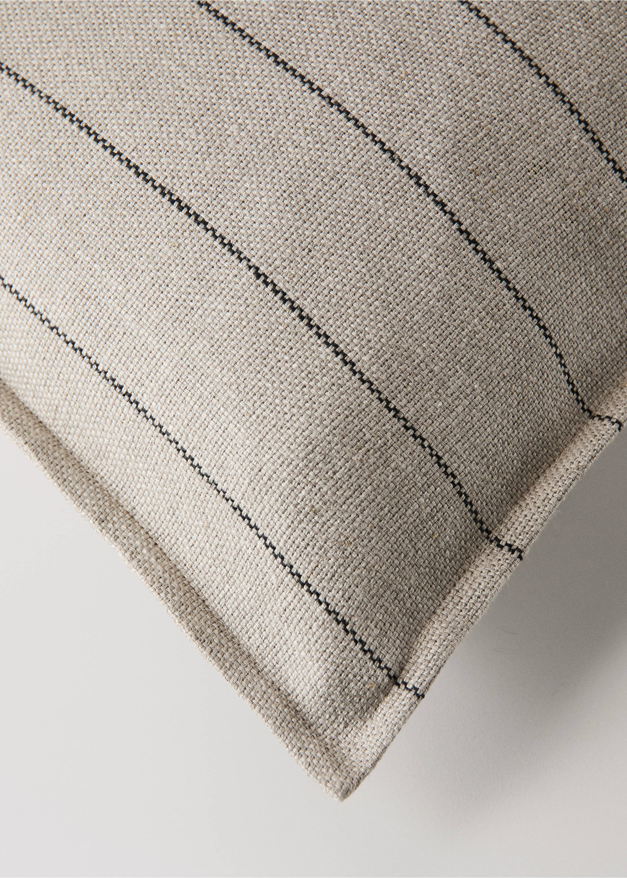 100% linen striped cushion cover, 40x60cm - Details of the article 1, Sand. Ref: 37022554-00.
