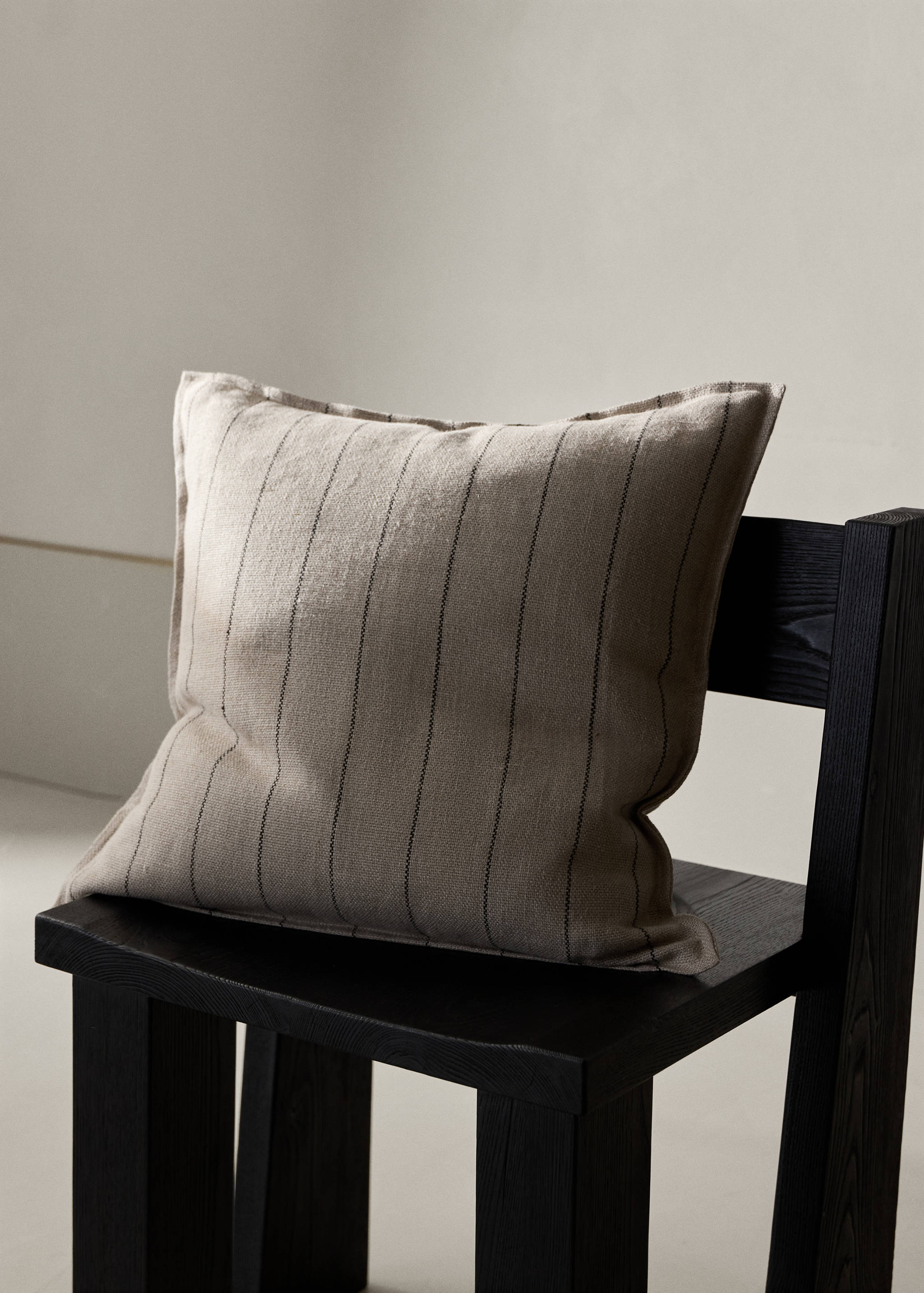 100% linen striped cushion cover 50x50cm - General plane