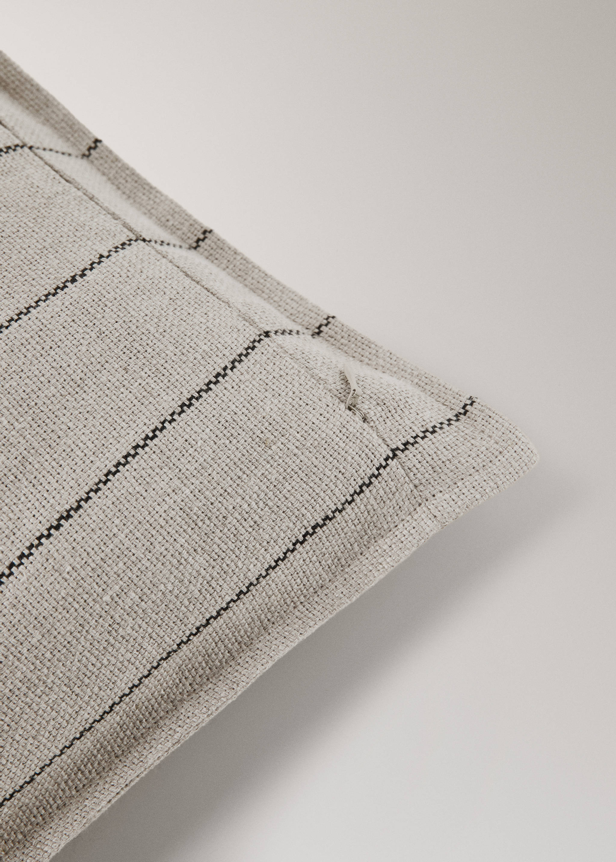 100% linen striped cushion cover 50x50cm - Details of the article 2