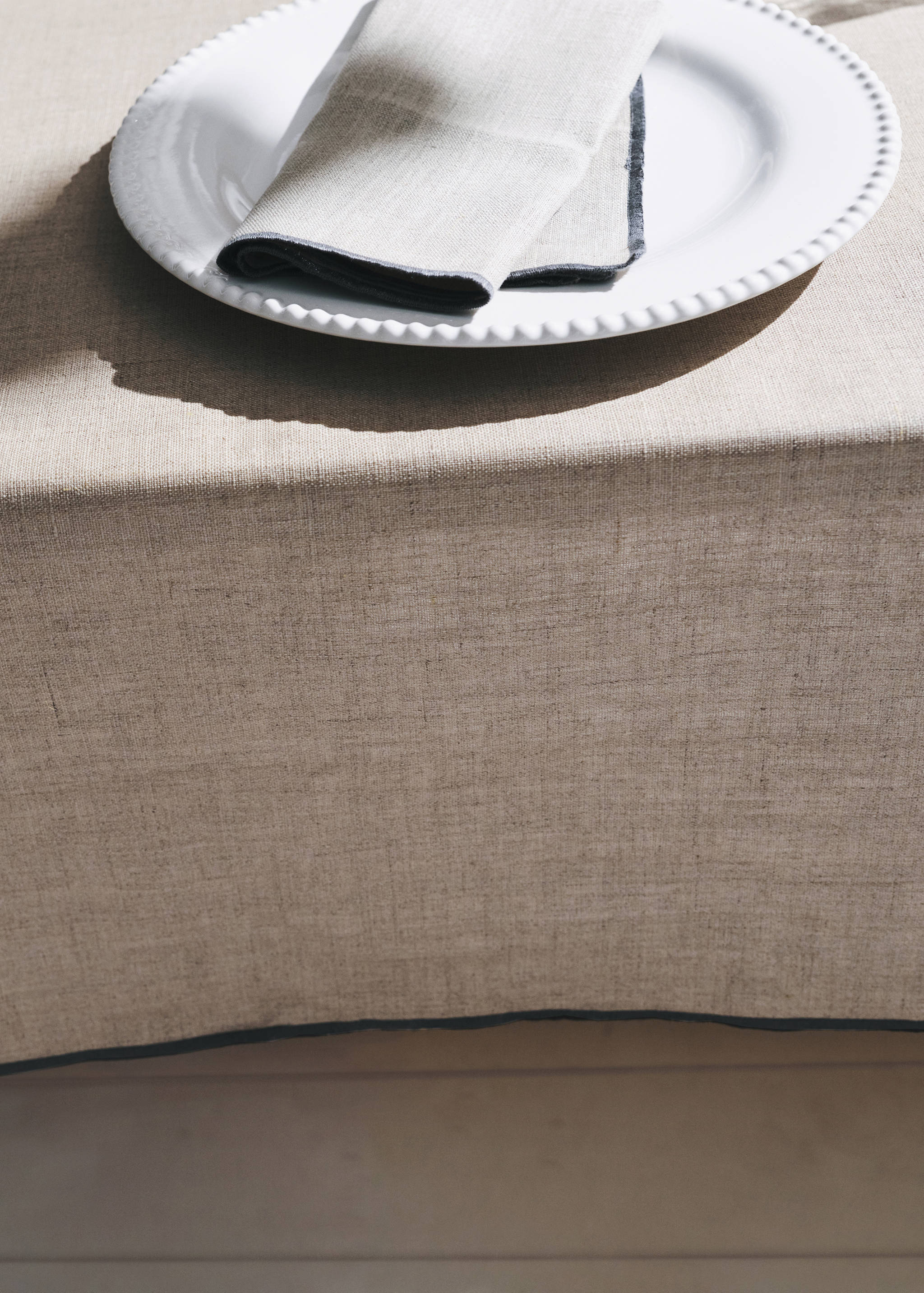 Estovalles de lli resinat overlock contrast 8 a 10 comensals - Detall de l'article 5