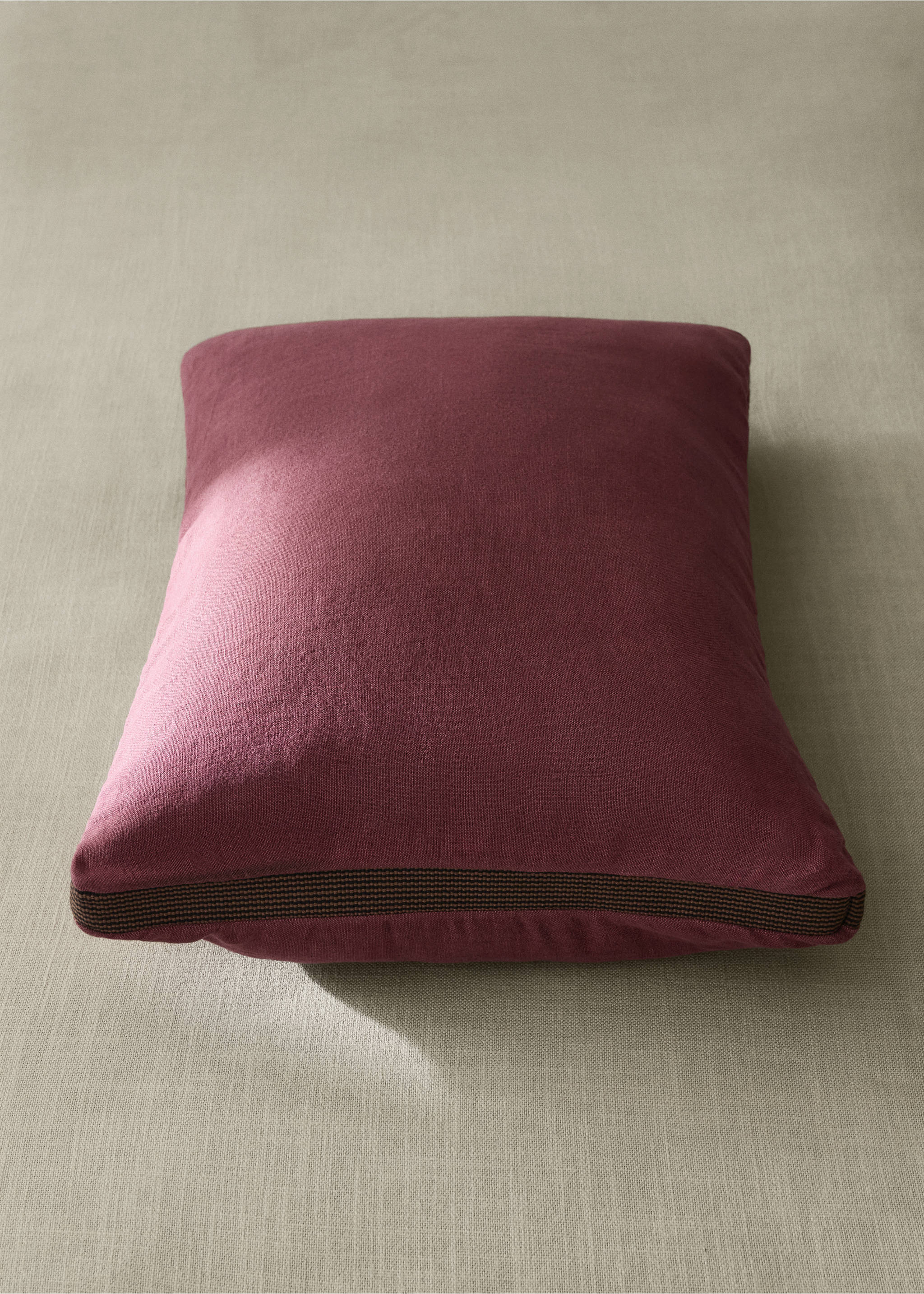 Cushion cover 100% linen 40x60 cm - General plane, Dark Red. Ref: 37022557-00.