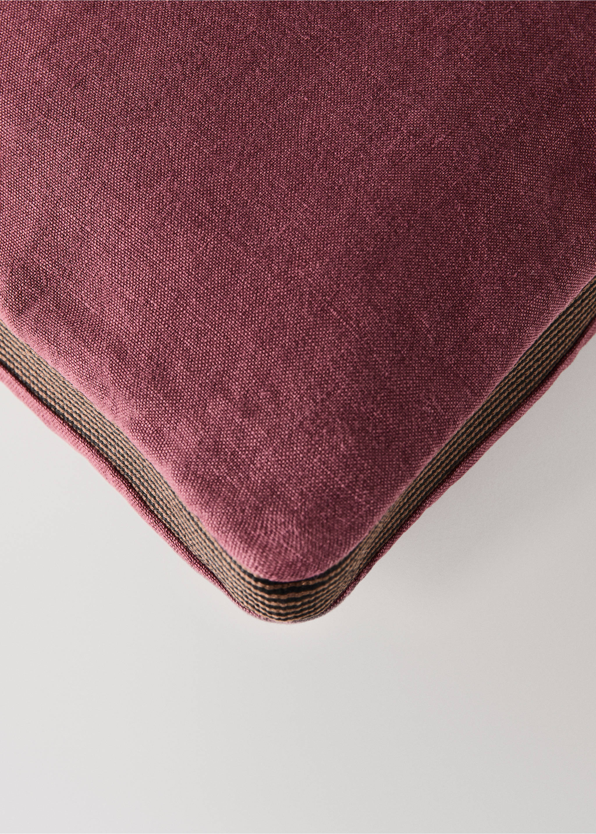 Cushion cover 100% linen 40x60 cm - Details of the article 1, Dark Red. Ref: 37022557-00.