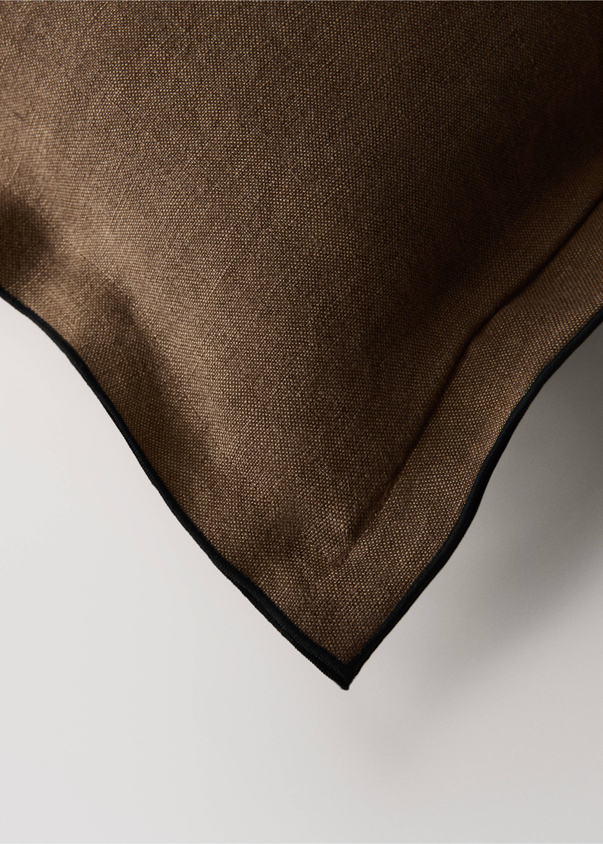 Cushion cover 100% linen 50x50 cm - Details of the article 1, Ochre. Ref: 37022558-00.