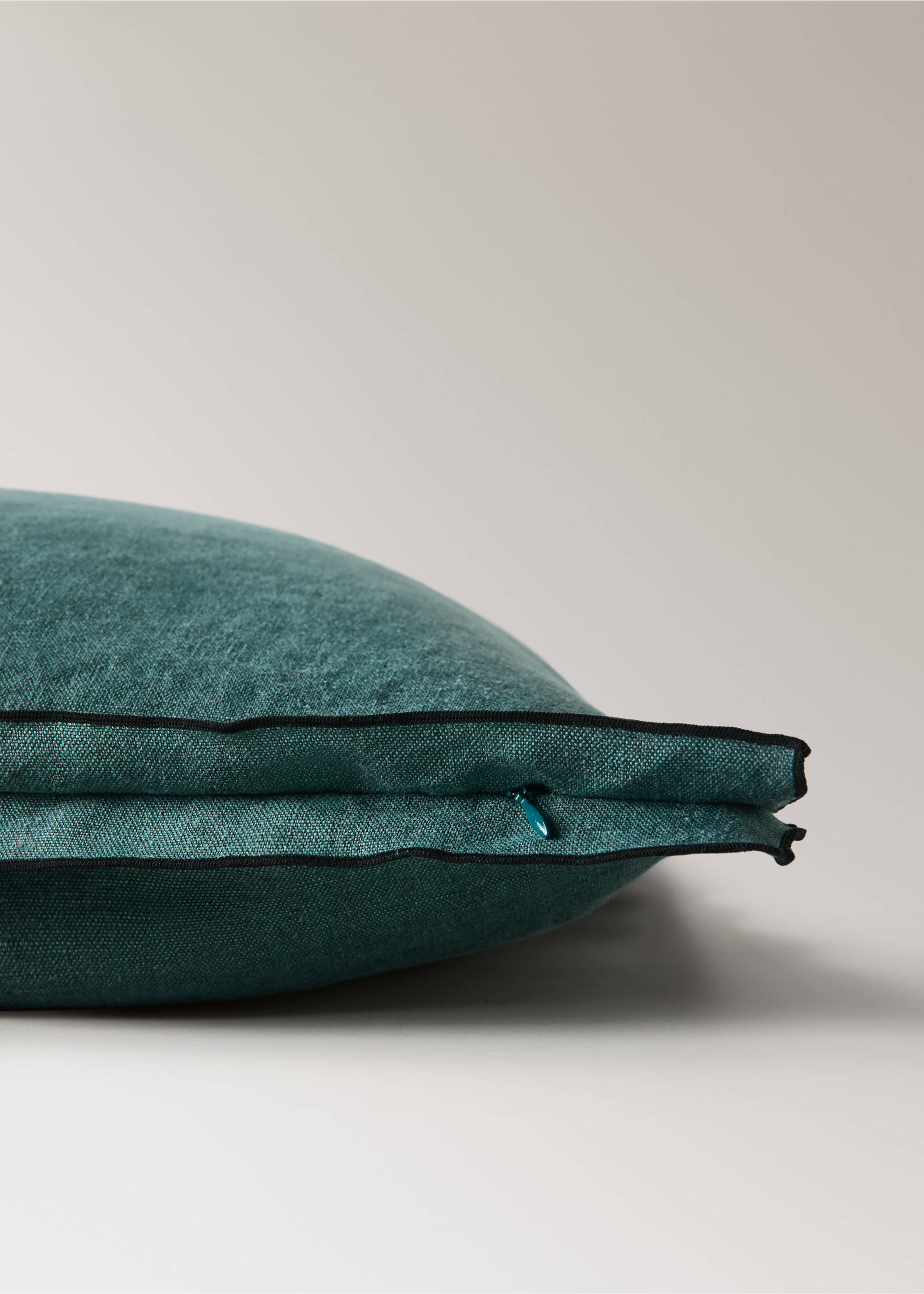 Cushion cover 100% linen 50x50 cm - Details of the article 2, Petrol Blue. Ref: 37022558-00.